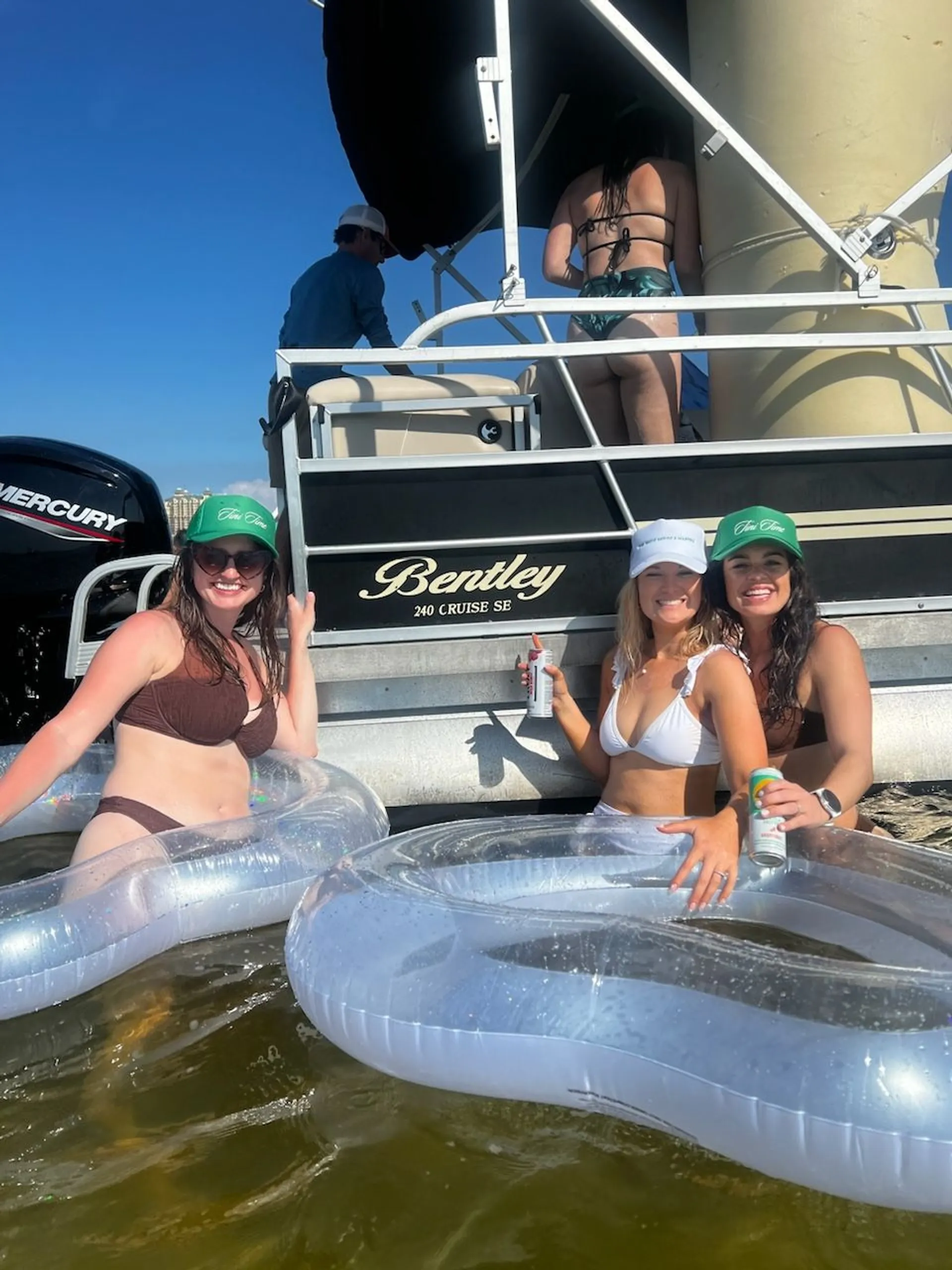 Pontoon Party!! For all gatherings (Paddleboard,Lily Pad, Inflatables)