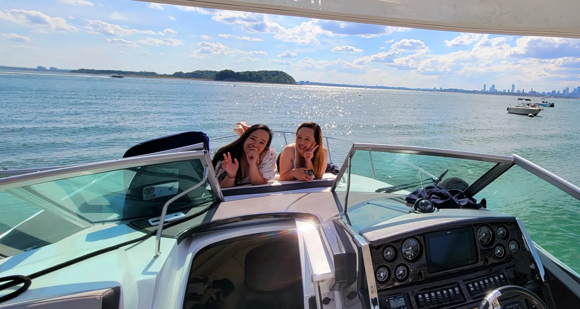 Beautiful 30ft 2021 Monterey Sport Yacht: Boston