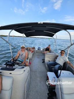 2019 beninngron 22 ft pontoon, yamaha 90hp 6x9 floating mat available