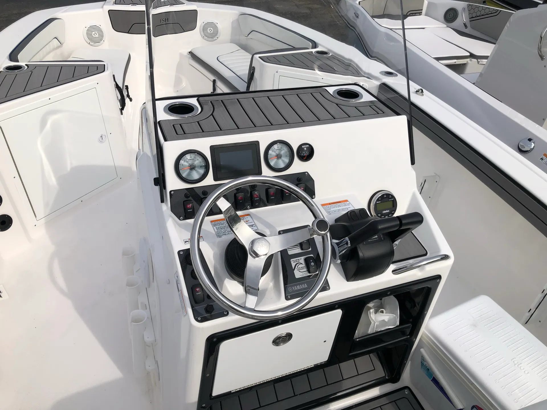 Yamaha 210 FSH Deluxe in Raeford, NC — photo 6