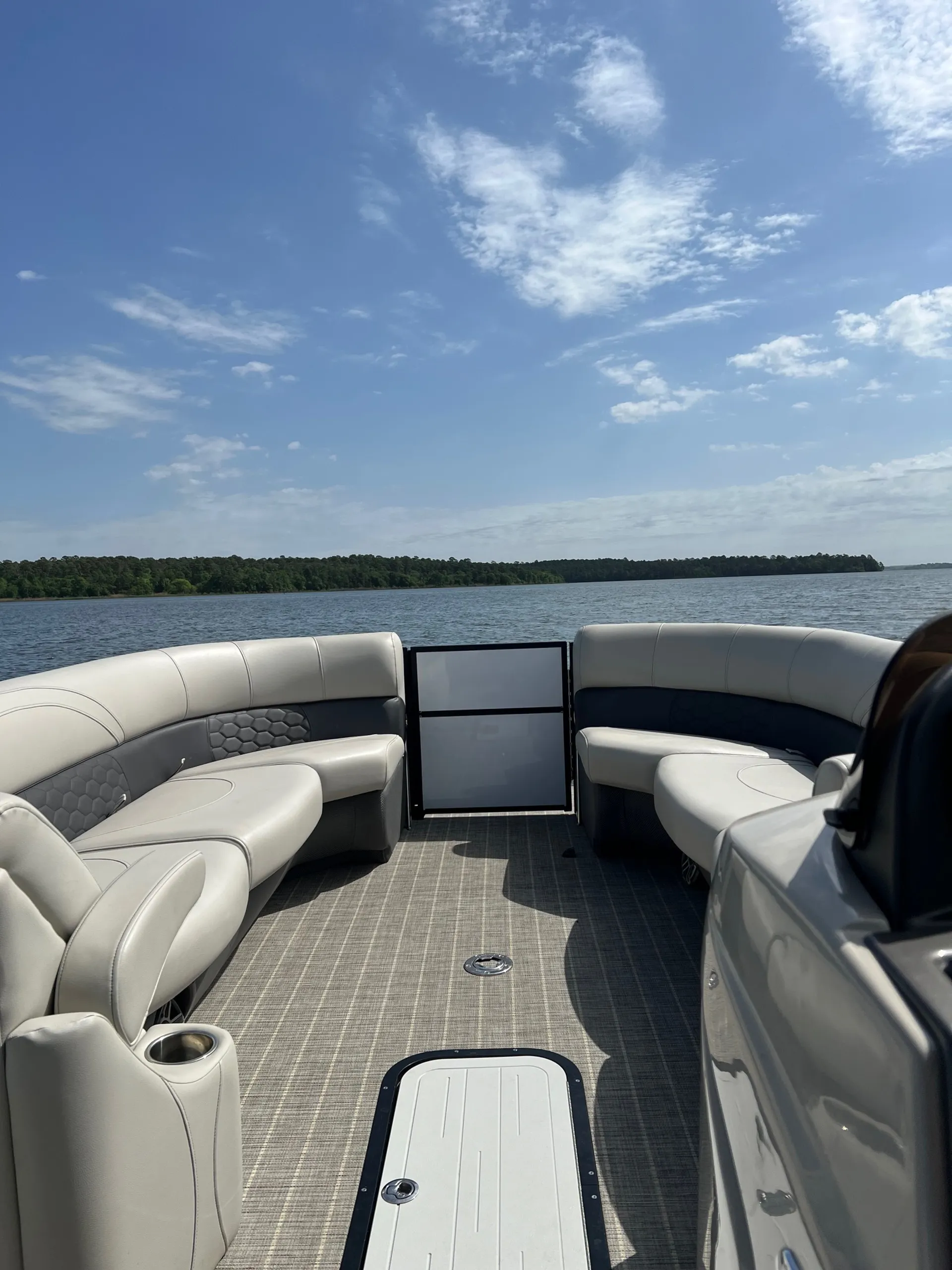 28ft Luxury Tri-Toon w/ Captain | Lake Conroe