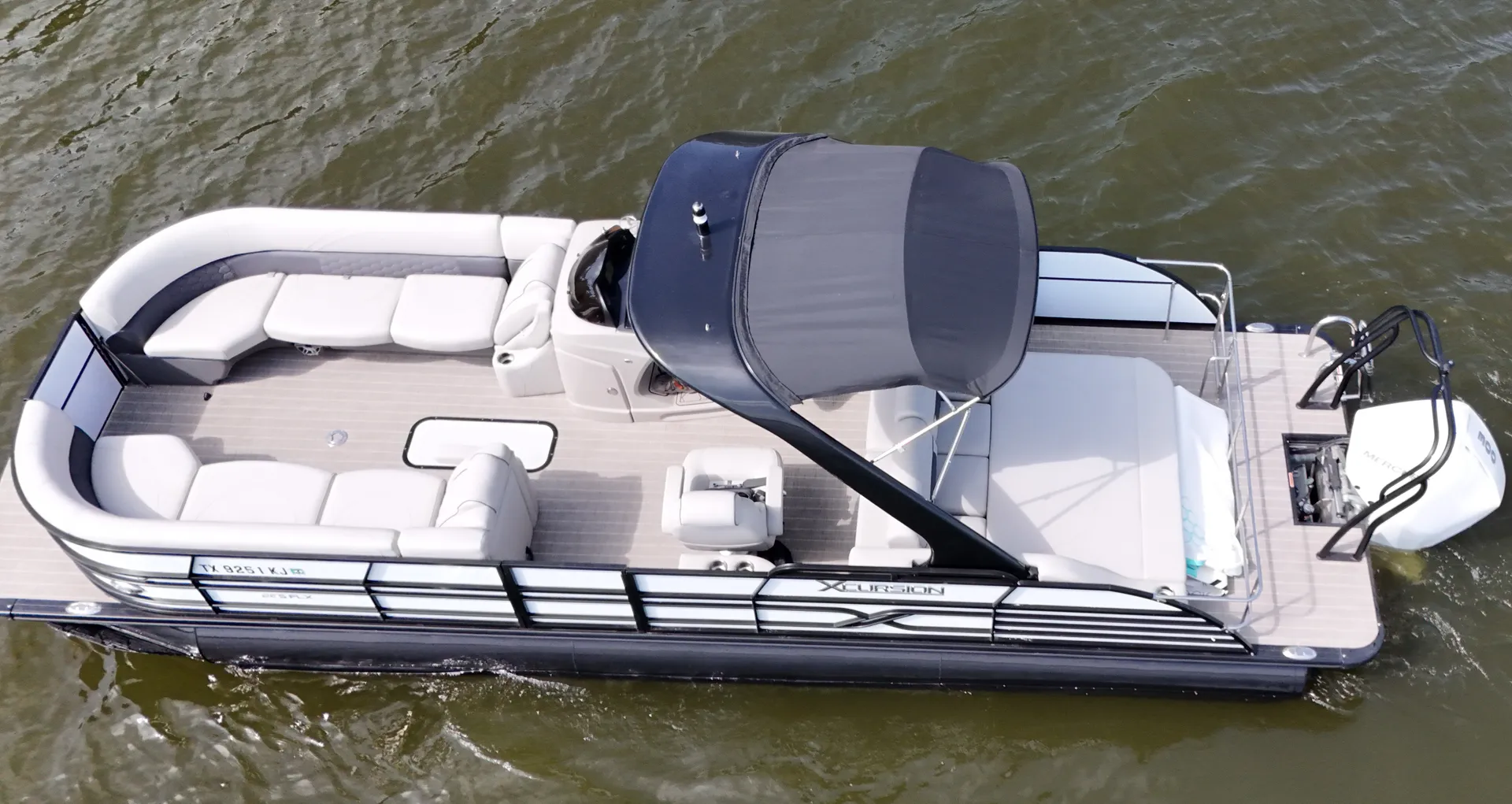 28ft Luxury Tri-Toon w/ Captain | Lake Conroe