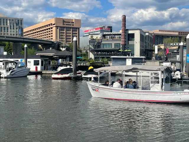 Rent a Duffy deck boat in Washington, DC near me