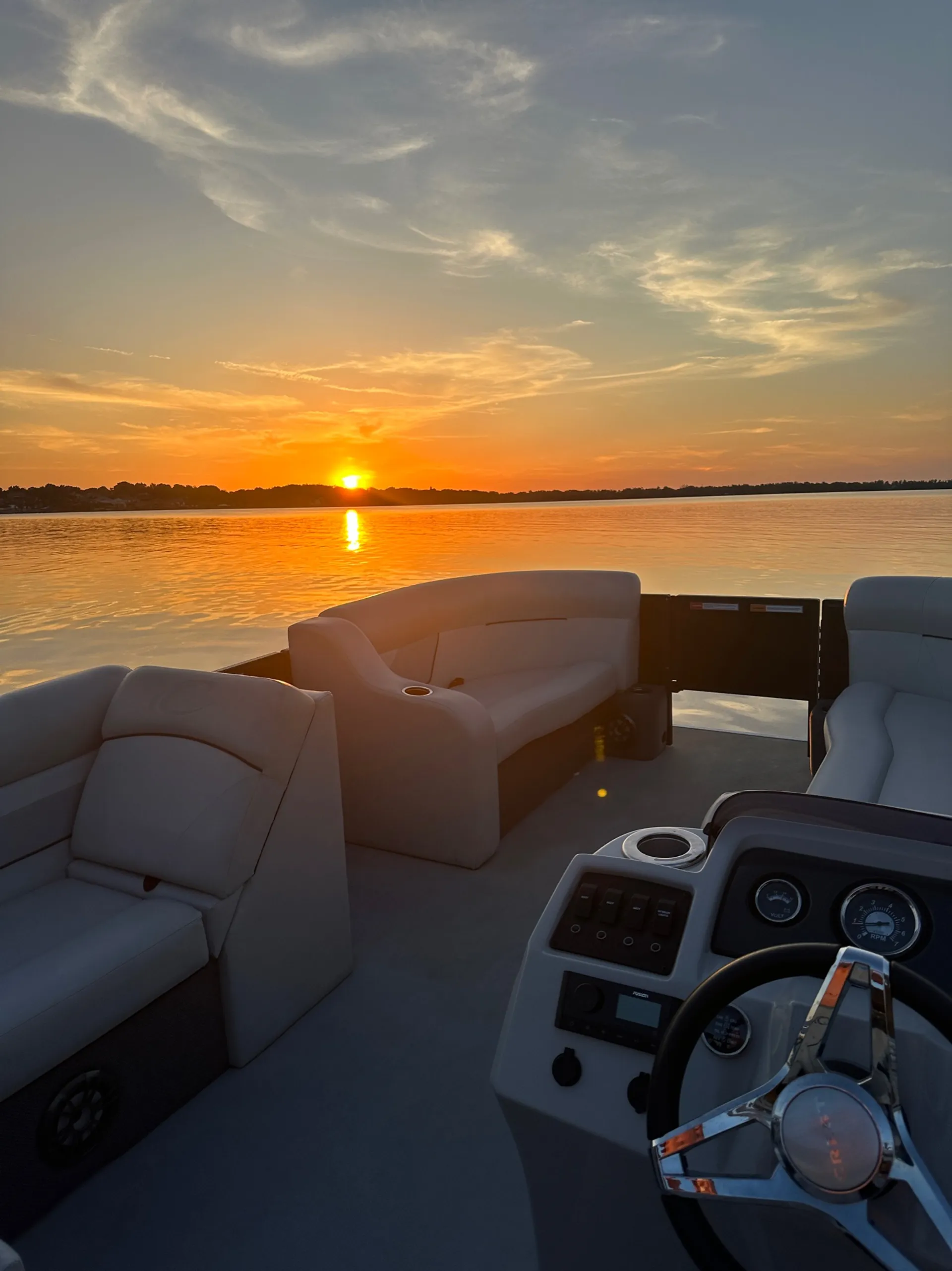 2022 Pontoon Boat ready to enjoy the Clermont Chain of Lakes!