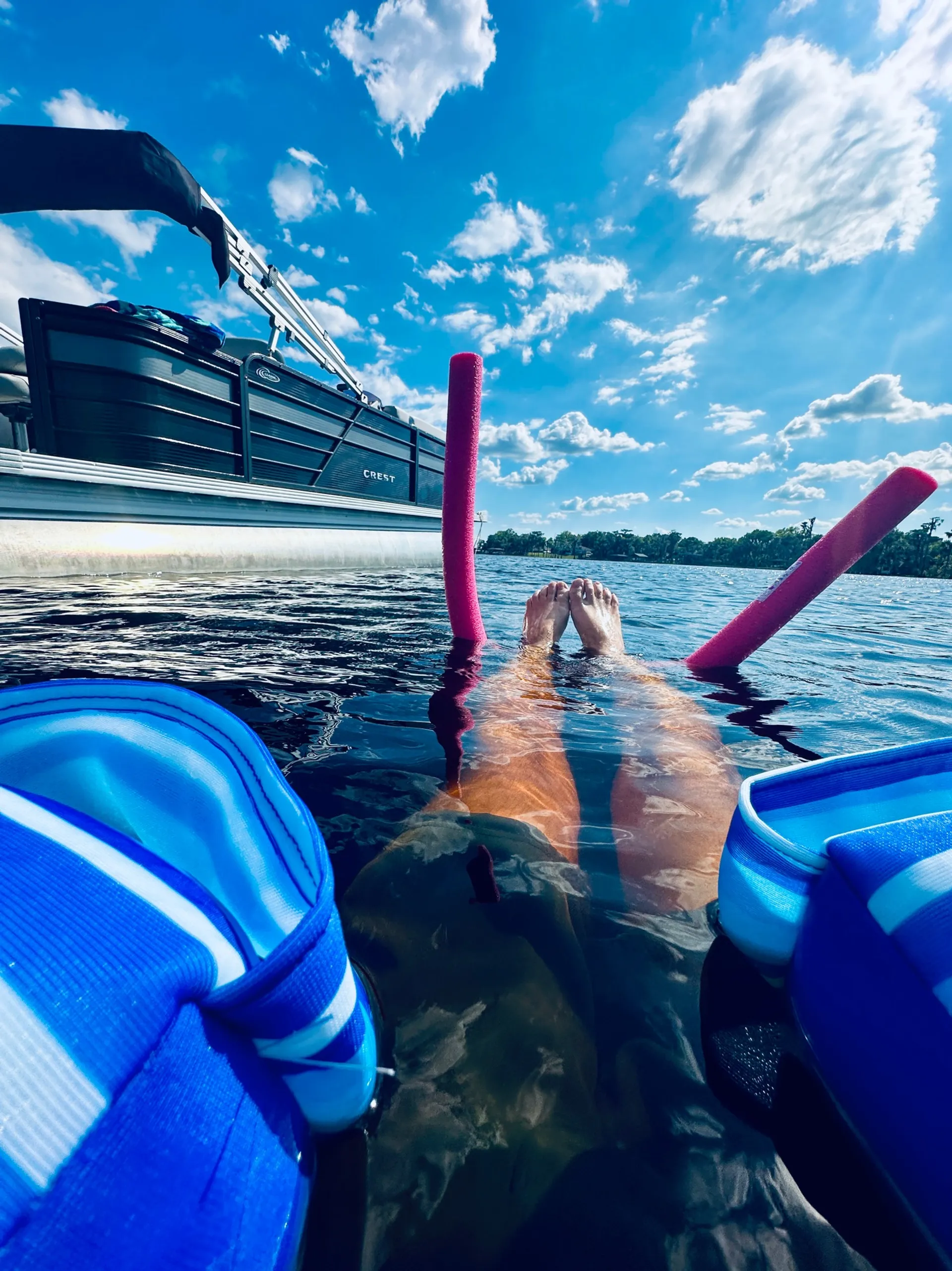 2022 Pontoon Boat ready to enjoy the Clermont Chain of Lakes!