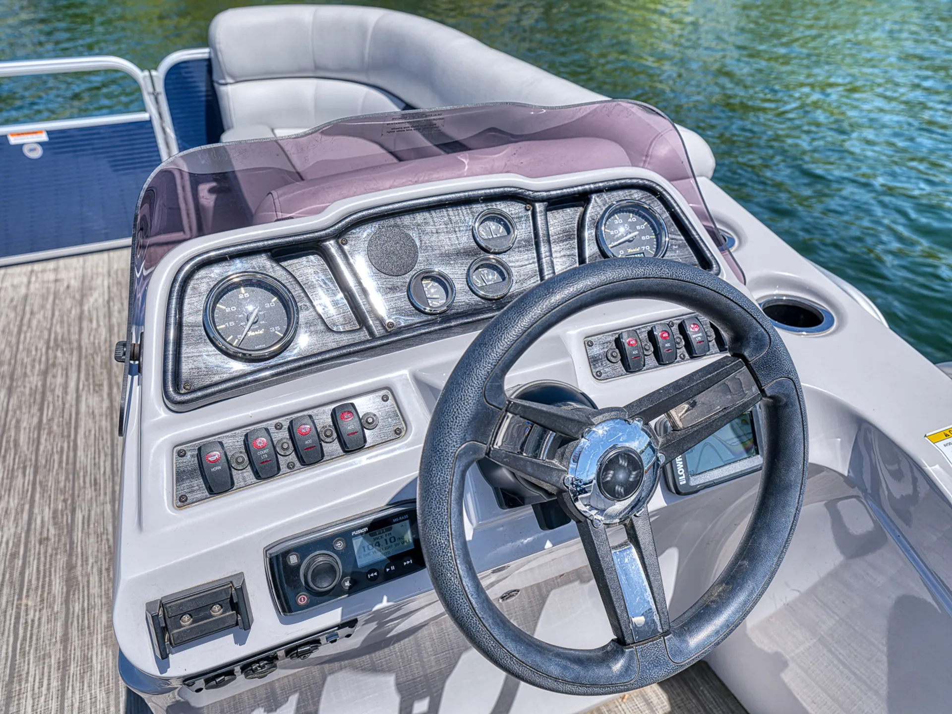 GODFREY MARINE SWEETWATER 2086 SB in Maple Lake, MN — photo 2