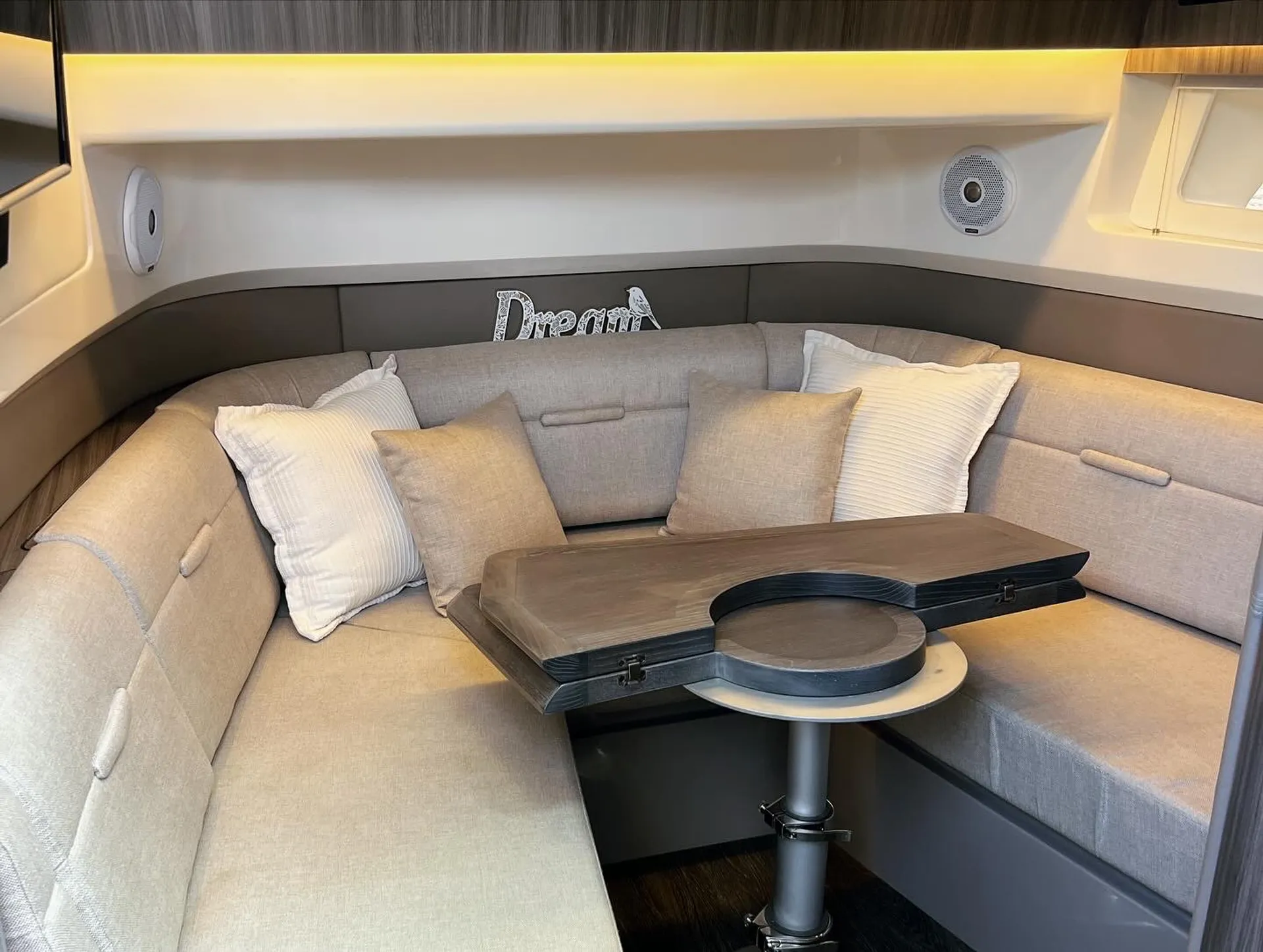 Want to entertain?... Welcome aboard "The Entertainer"! 40' Sea Ray