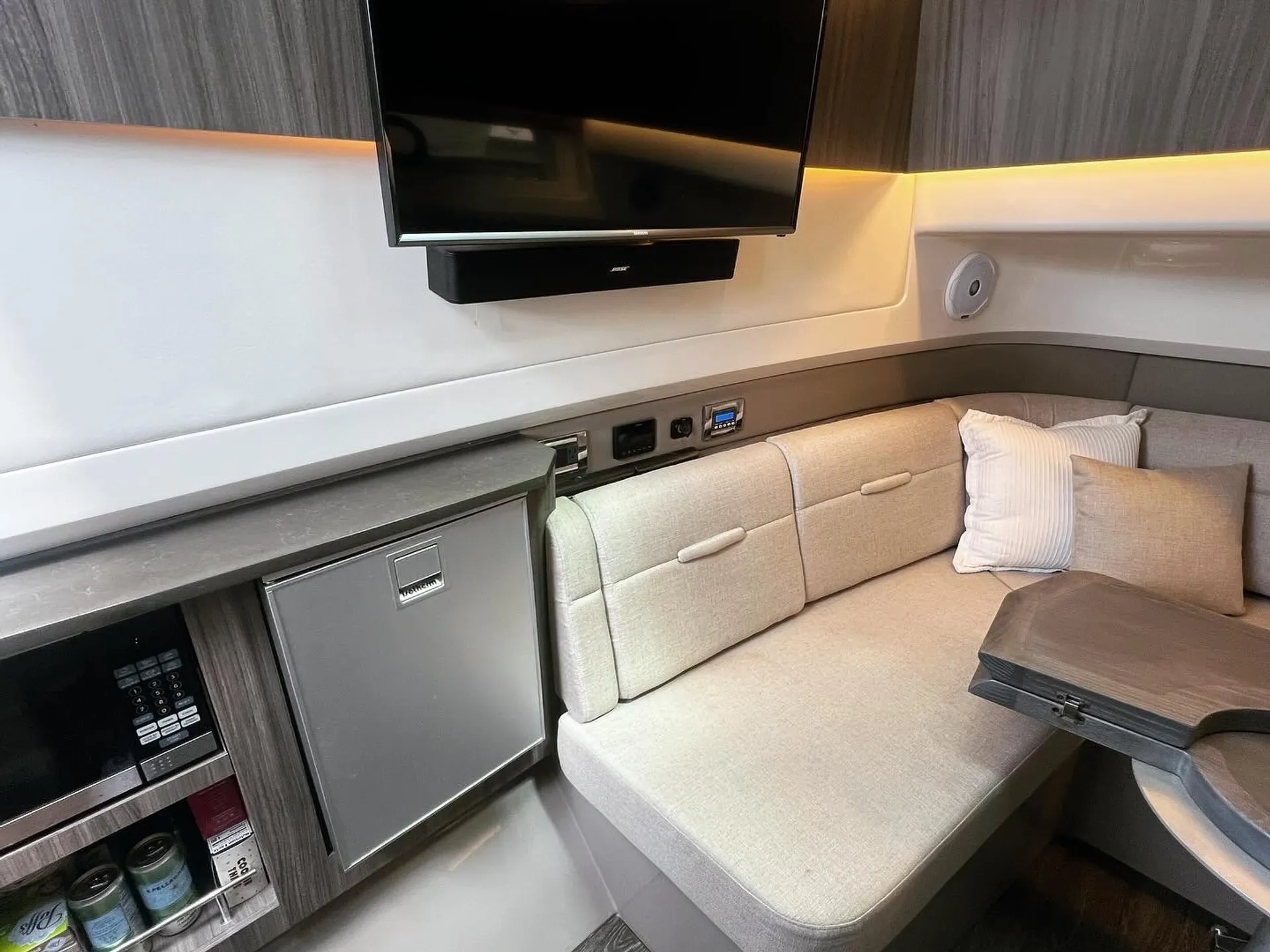 Want to entertain?... Welcome aboard "The Entertainer"! 40' Sea Ray