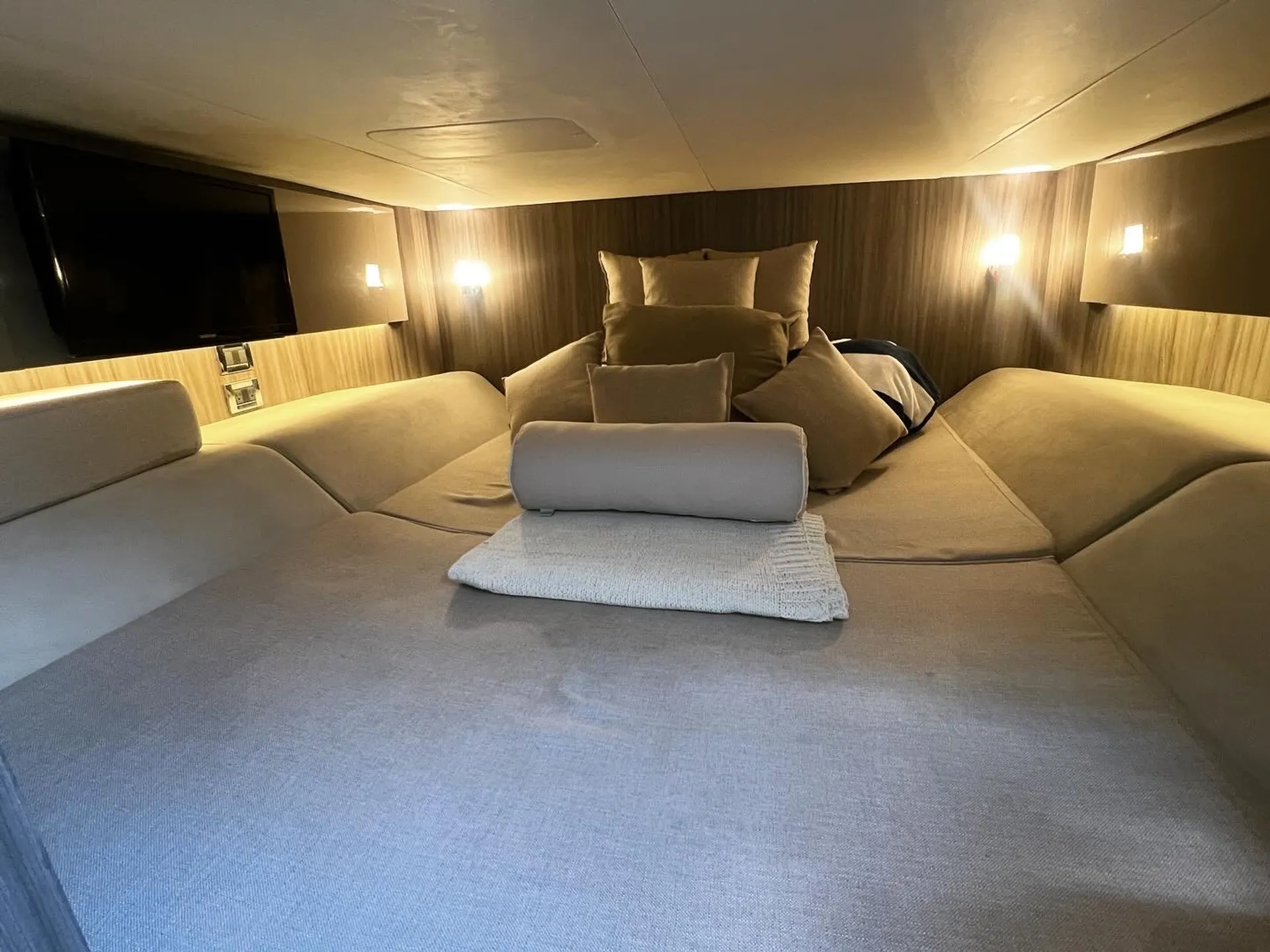 Want to entertain?... Welcome aboard "The Entertainer"! 40' Sea Ray