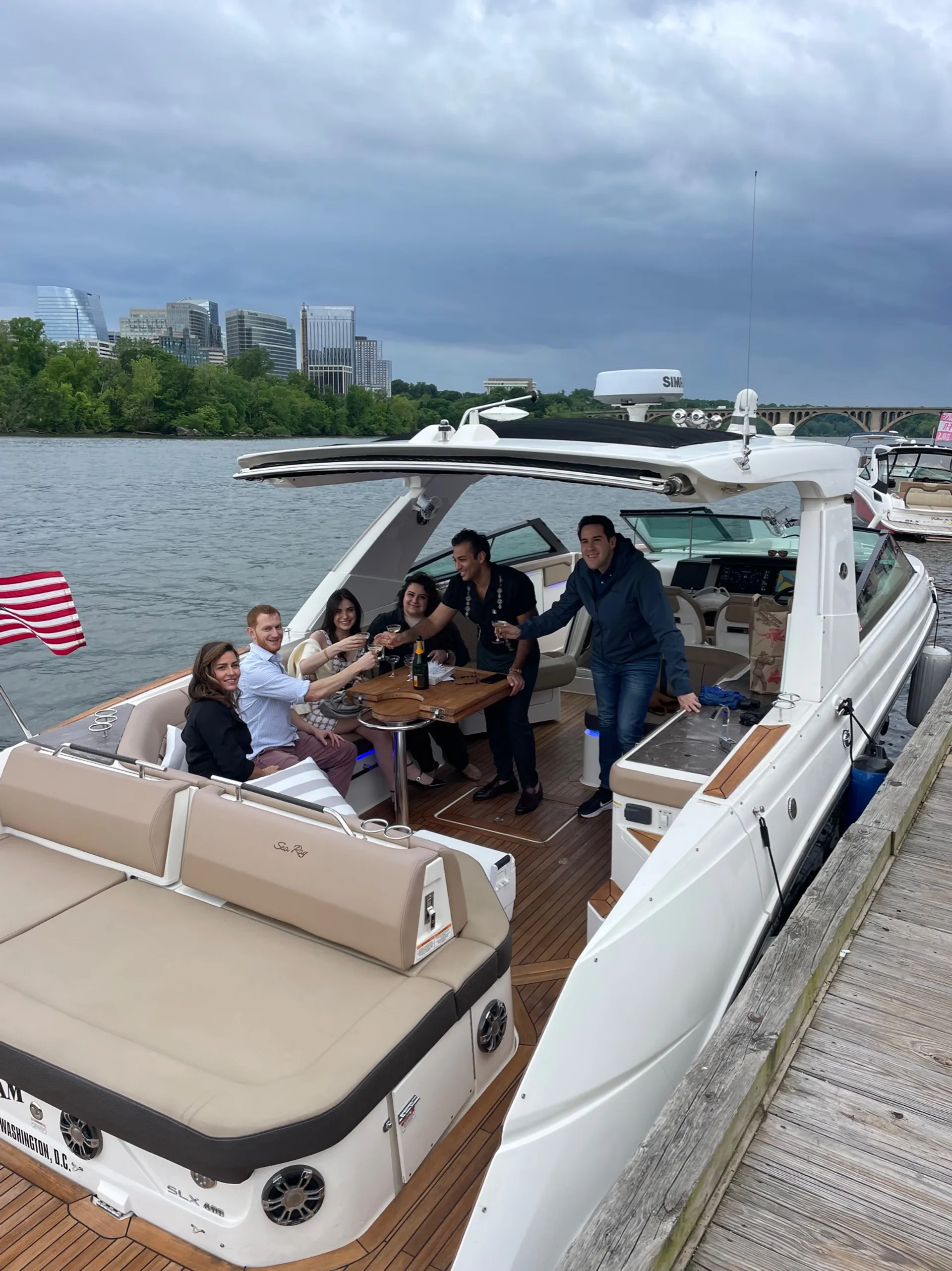 Want to entertain?... Welcome aboard "The Entertainer"! 40' Sea Ray