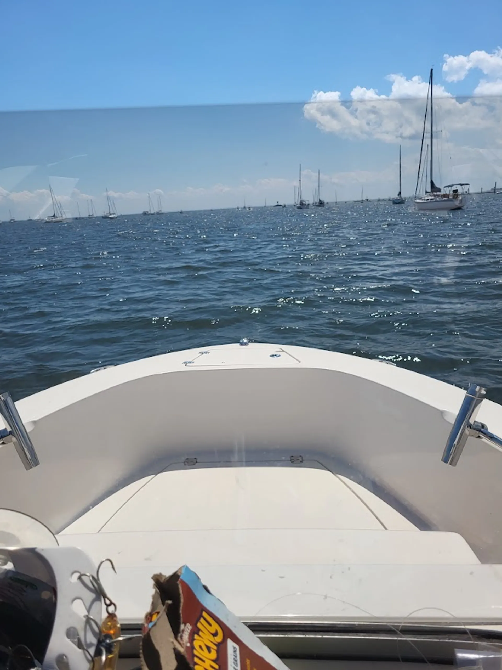 Robalo R180 in Bridgeport - Hang out or fish!