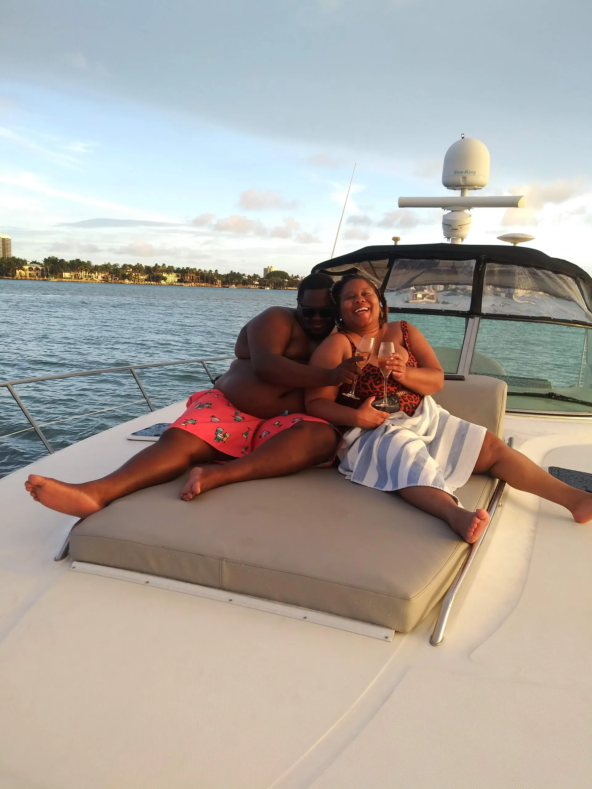 Elegant 46ft Sea Ray Sundancer – Your Ideal Getaway on Water!