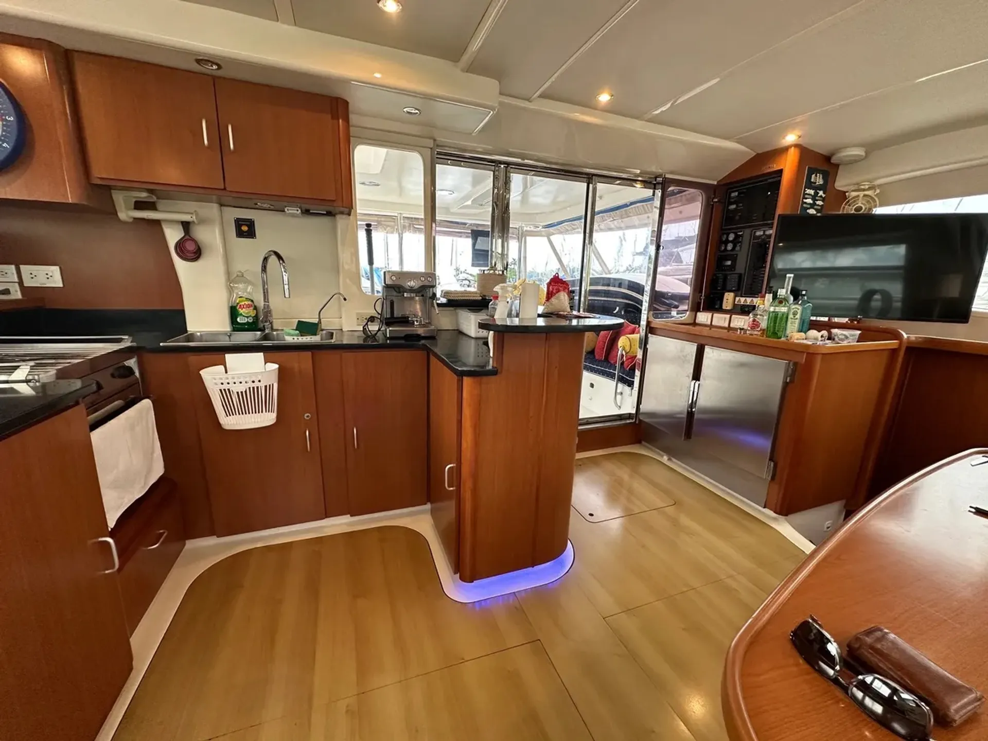 Robertson & Caine Leopard 47 PC in Key Largo, FL — photo 7