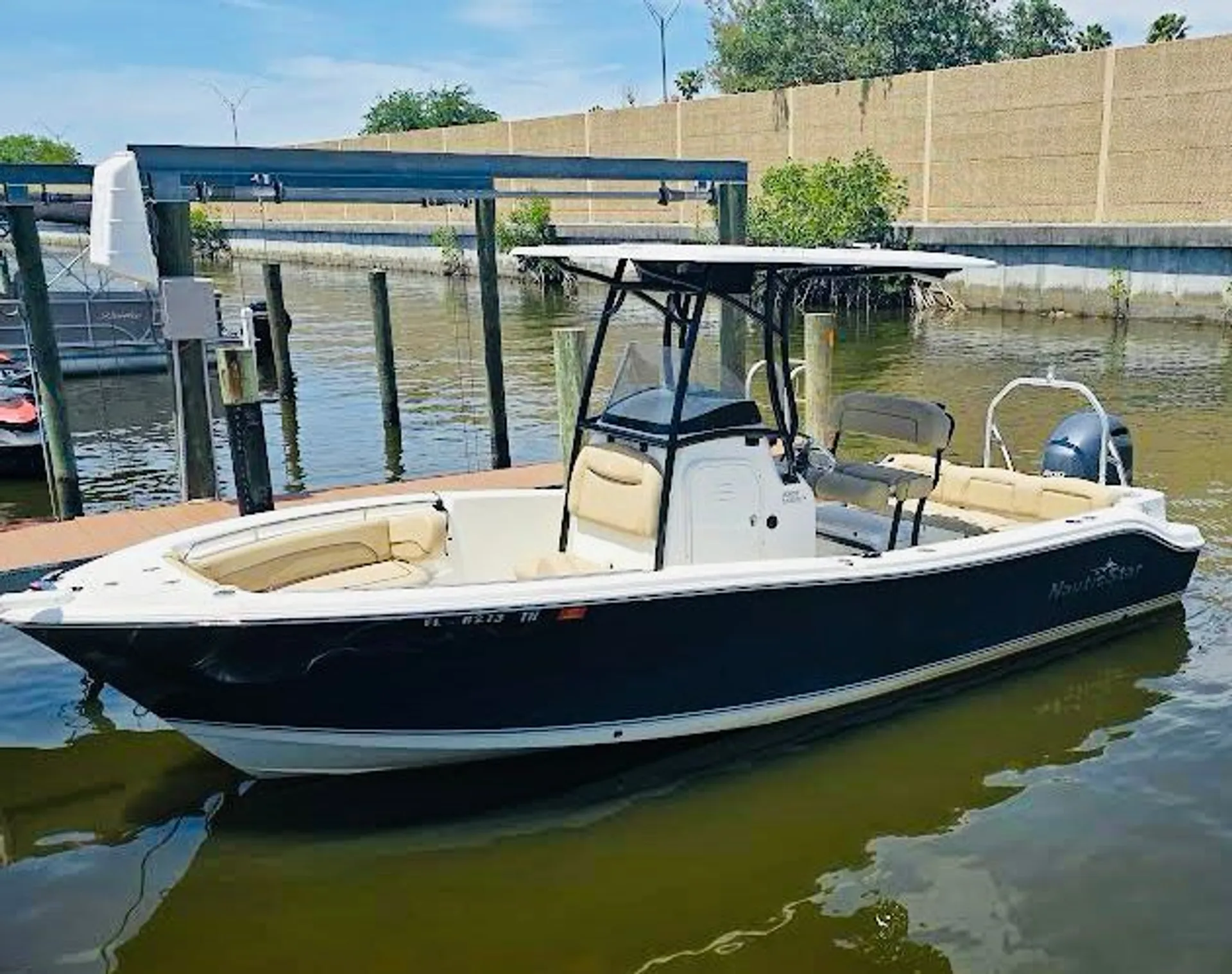 NAUTICSTAR BOATS 2302 LEGACY W/F200XB in Cape Coral, FL — photo 2