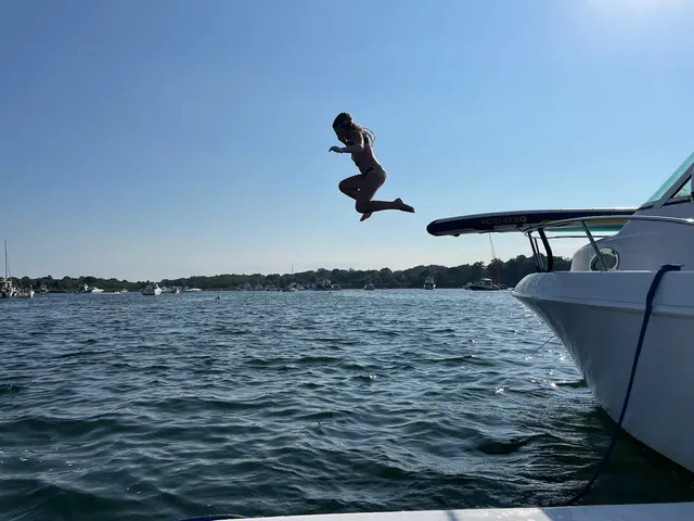 Rent a Pro-Line Boats walkaround in Warwick, RI near me