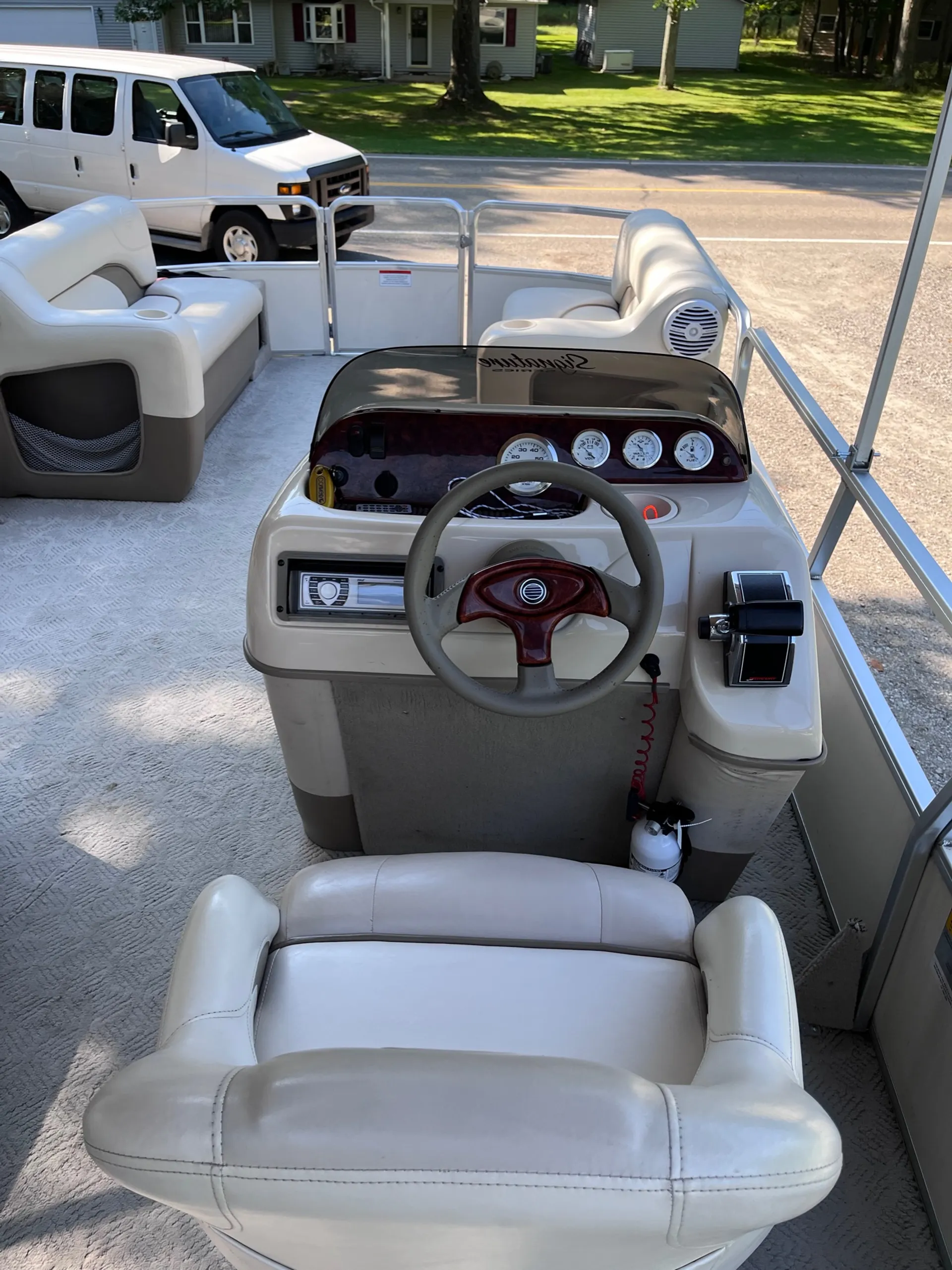 Sun Tracker by Tracker Marine Party Barge 21 Signature  in Pigeon, MI — photo 3