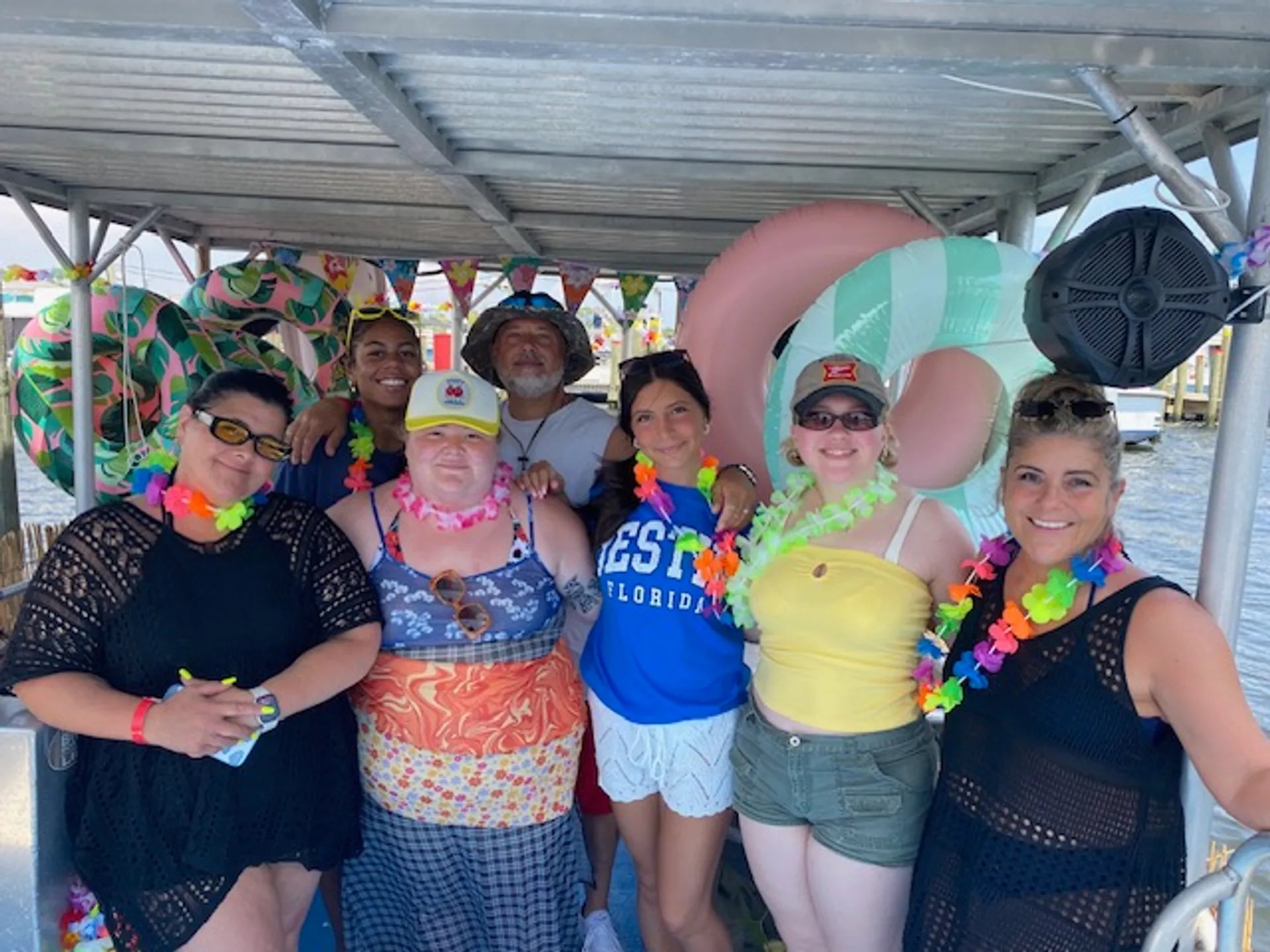 Tiki Themed Hula-Mama 30 ft pontoon 2slides 150 HP Fuel Included 