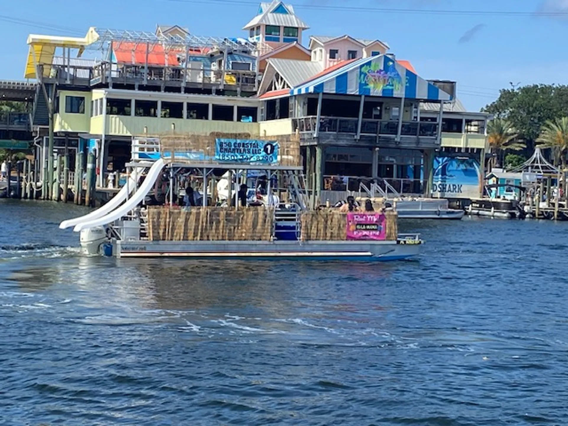 Tiki Themed Hula-Mama 30 ft pontoon 2slides 150 HP Fuel Included 