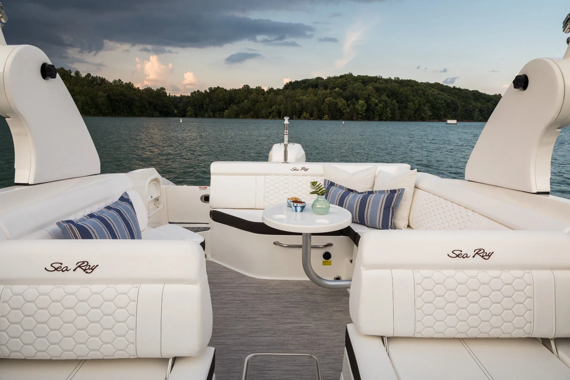 27' 2024 Sea Ray SDX Boat Rental in Hampton Bays, New York