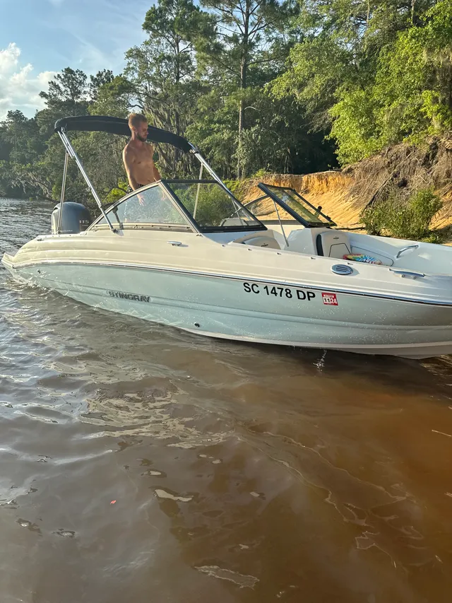 Rent a Stingray Boats deck boat in Pawleys Island, SC near me