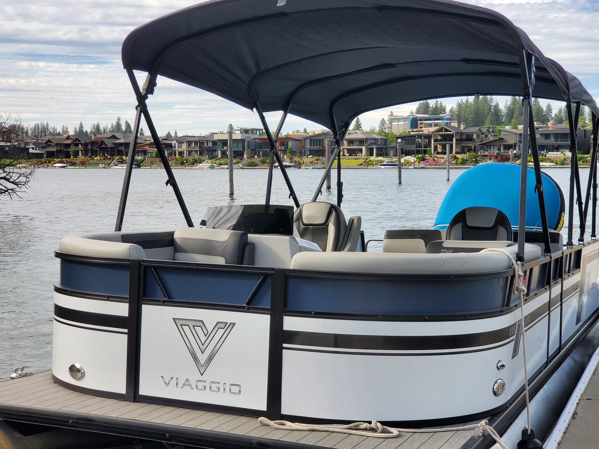 Viaggio 22 foot three pontoon  Party boat