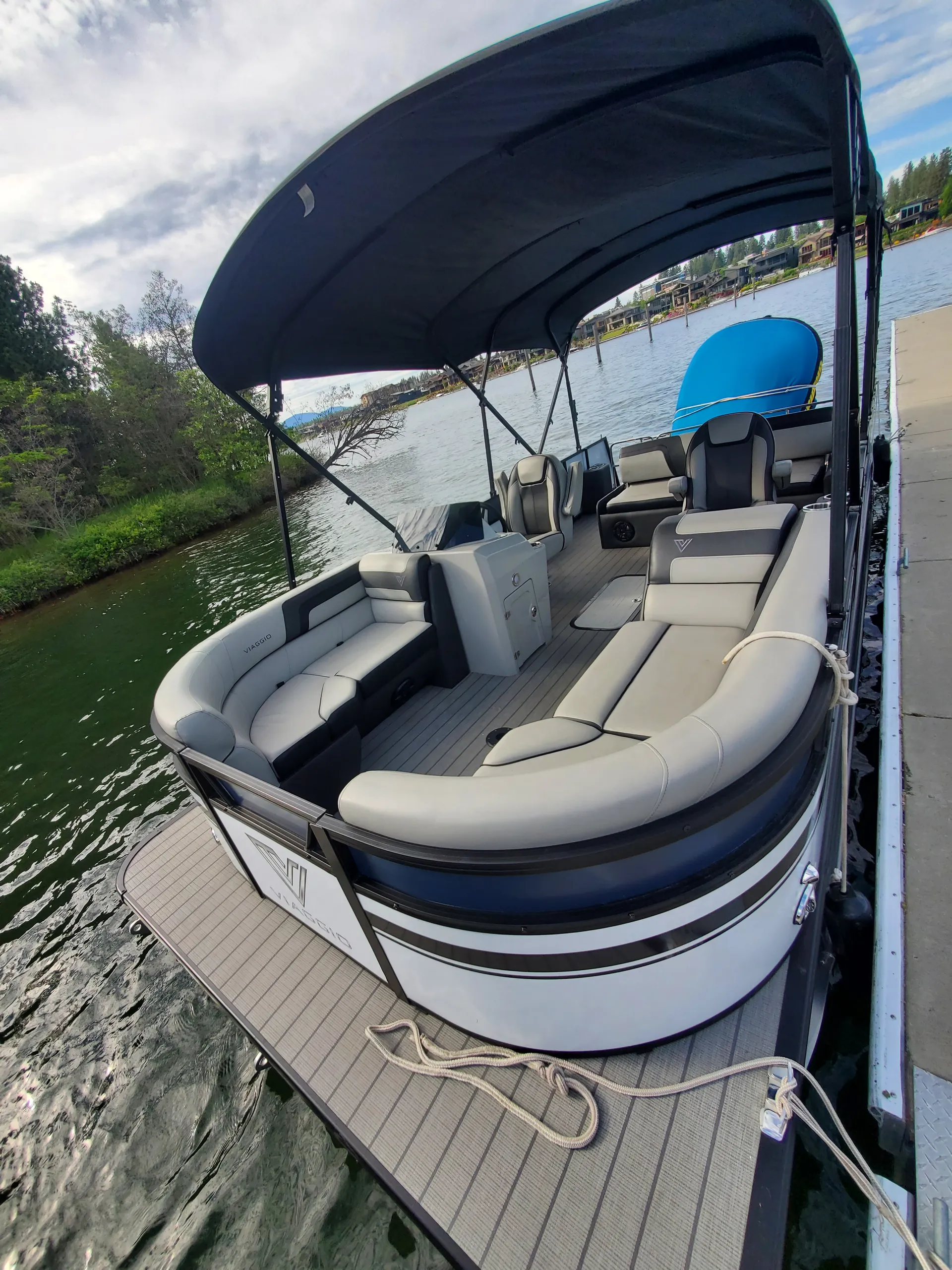 Viaggio 22 foot three pontoon  Party boat