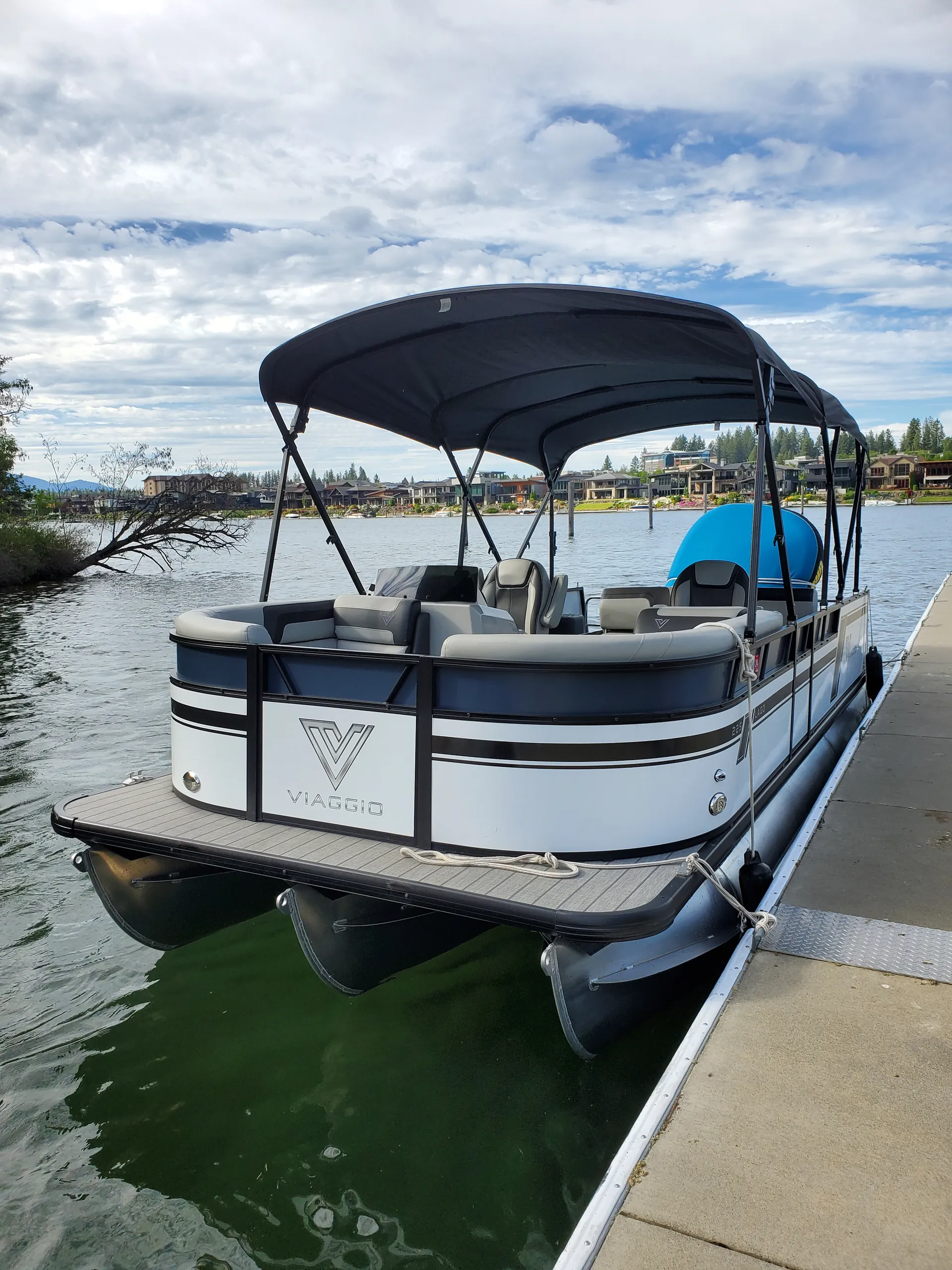 Viaggio 22 foot three pontoon  Party boat