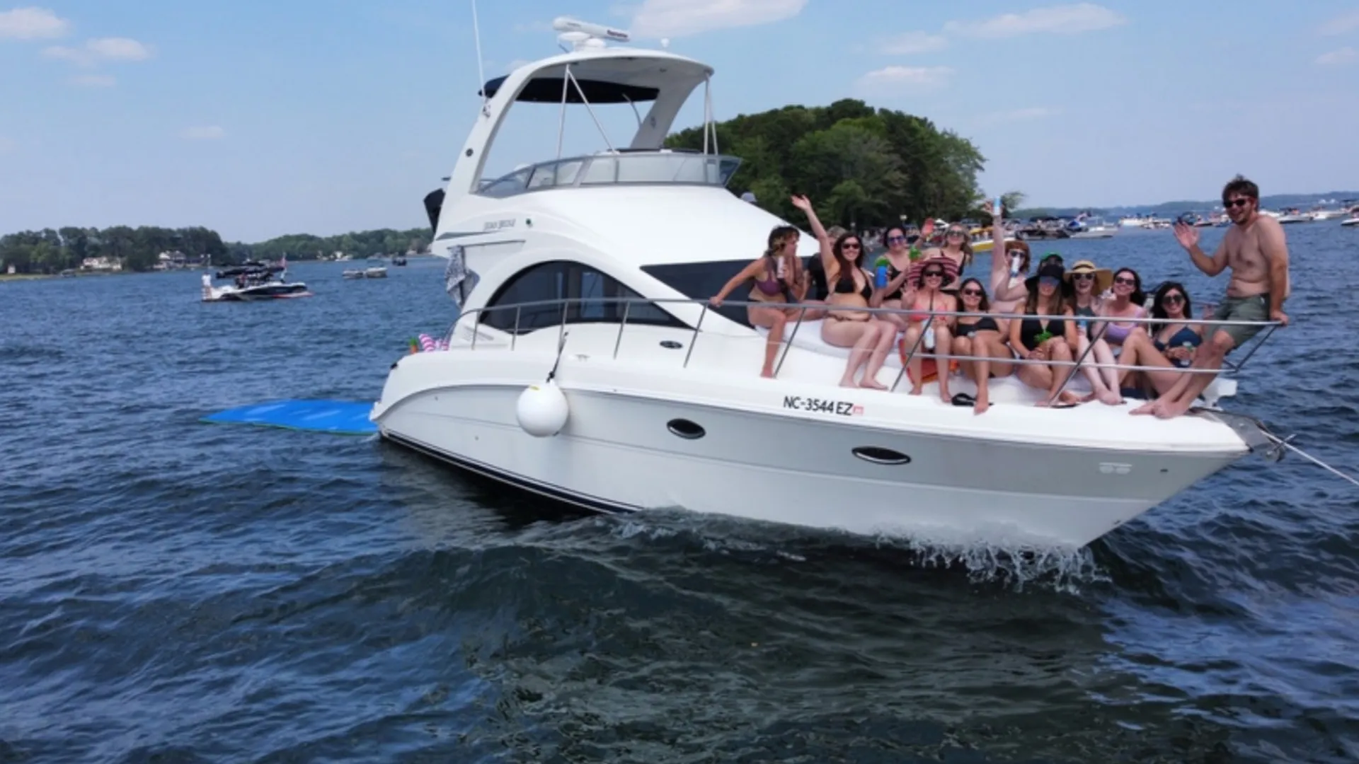 40 Foot Sea Ray Yacht!! Currently offering special winter rates 