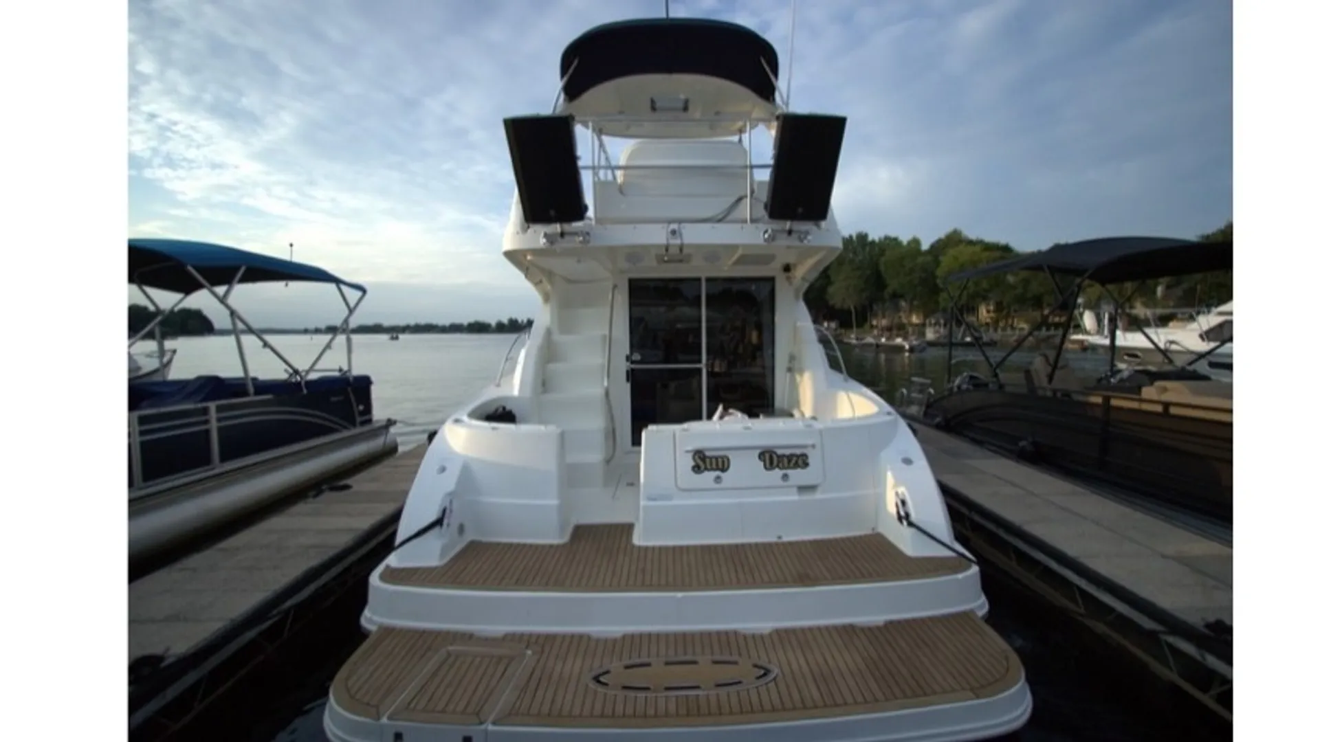 40 Foot Sea Ray Yacht!! Currently offering special winter rates 