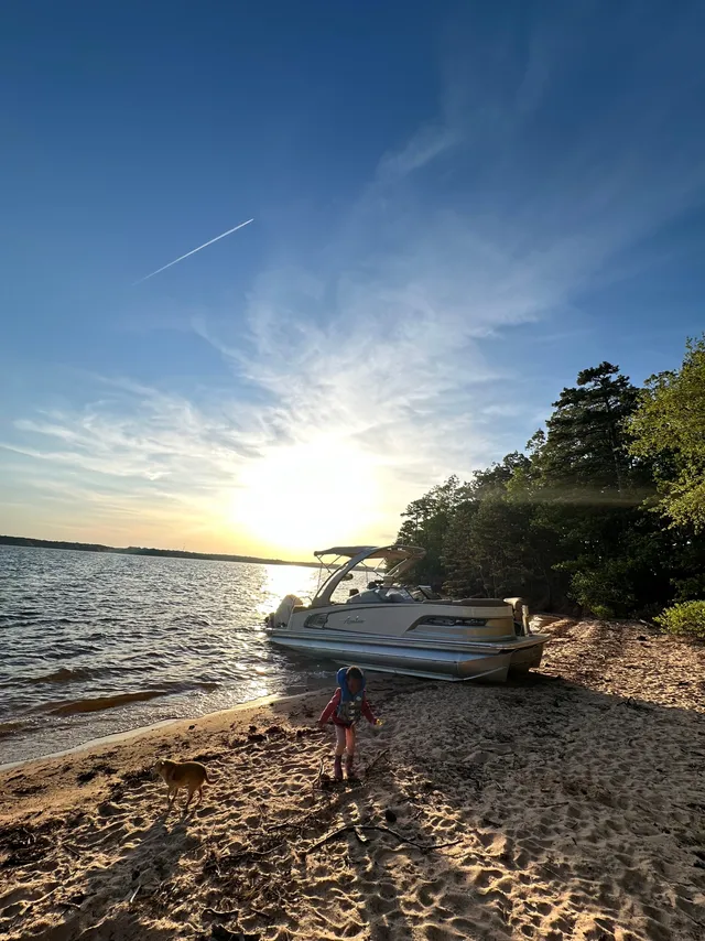 Rent a AVALON PONTOONS pontoon in Hartwell, GA near me
