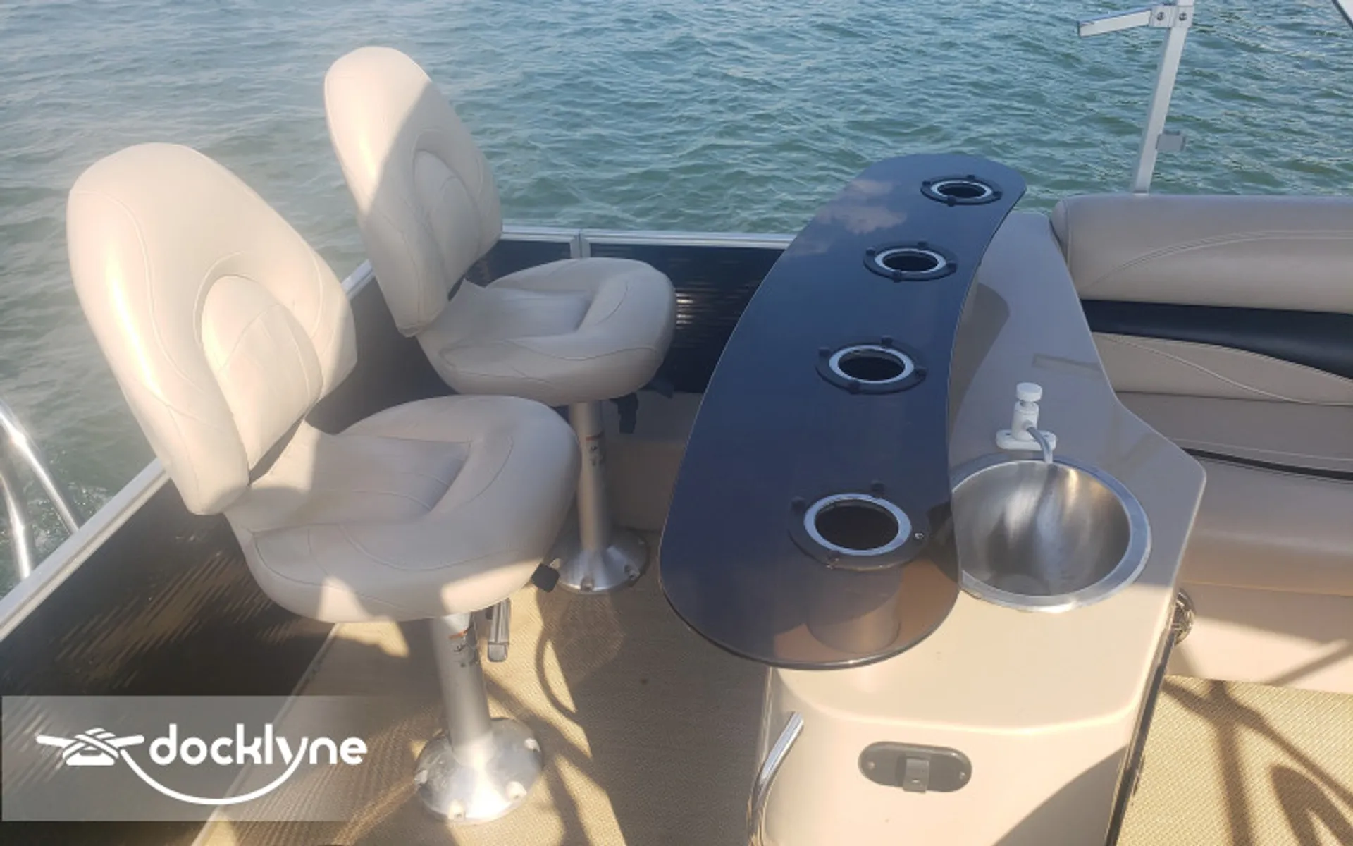 Godfrey Marine Sweetwater 220 WB in Charlotte, NC — photo 3