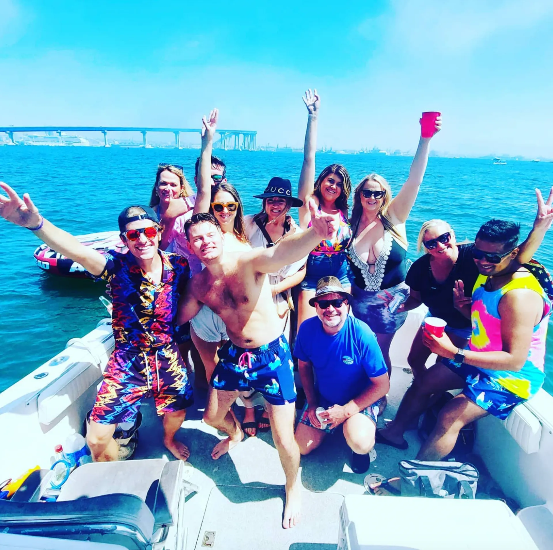 Chill 30' Deck Boat, Water Toys, BYOB 🍹🍸🥂🍾👙🏝️, includes Captain