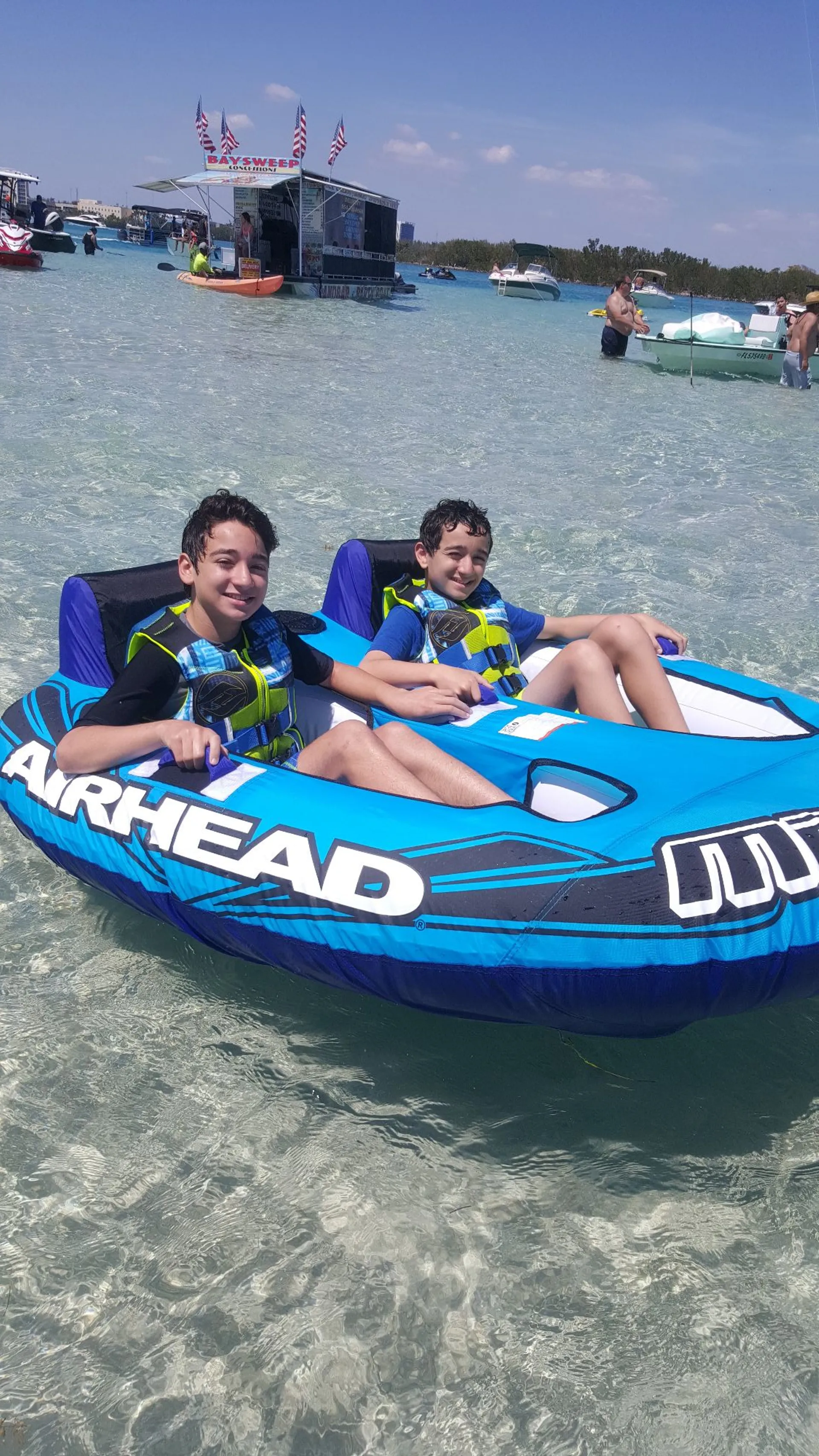 Private tour in Miami for up to 6 people + captain. No extra fees!