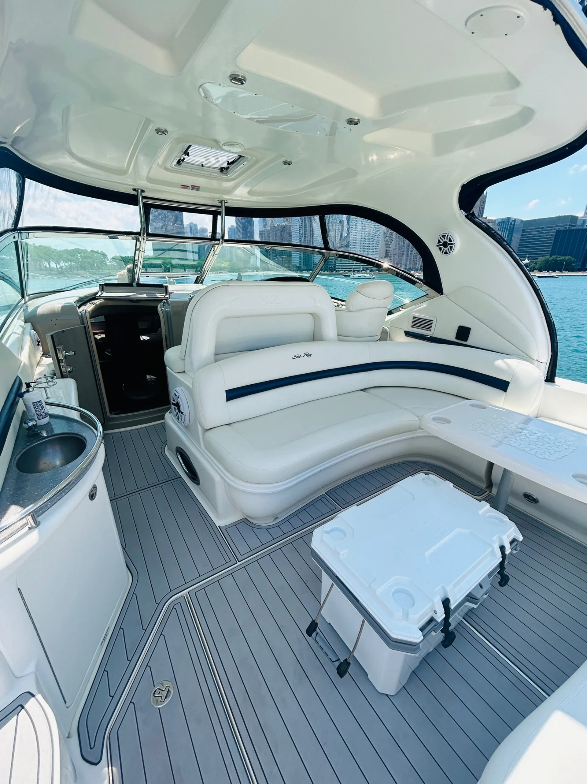 Beautiful 45’ Sea Ray Yacht 