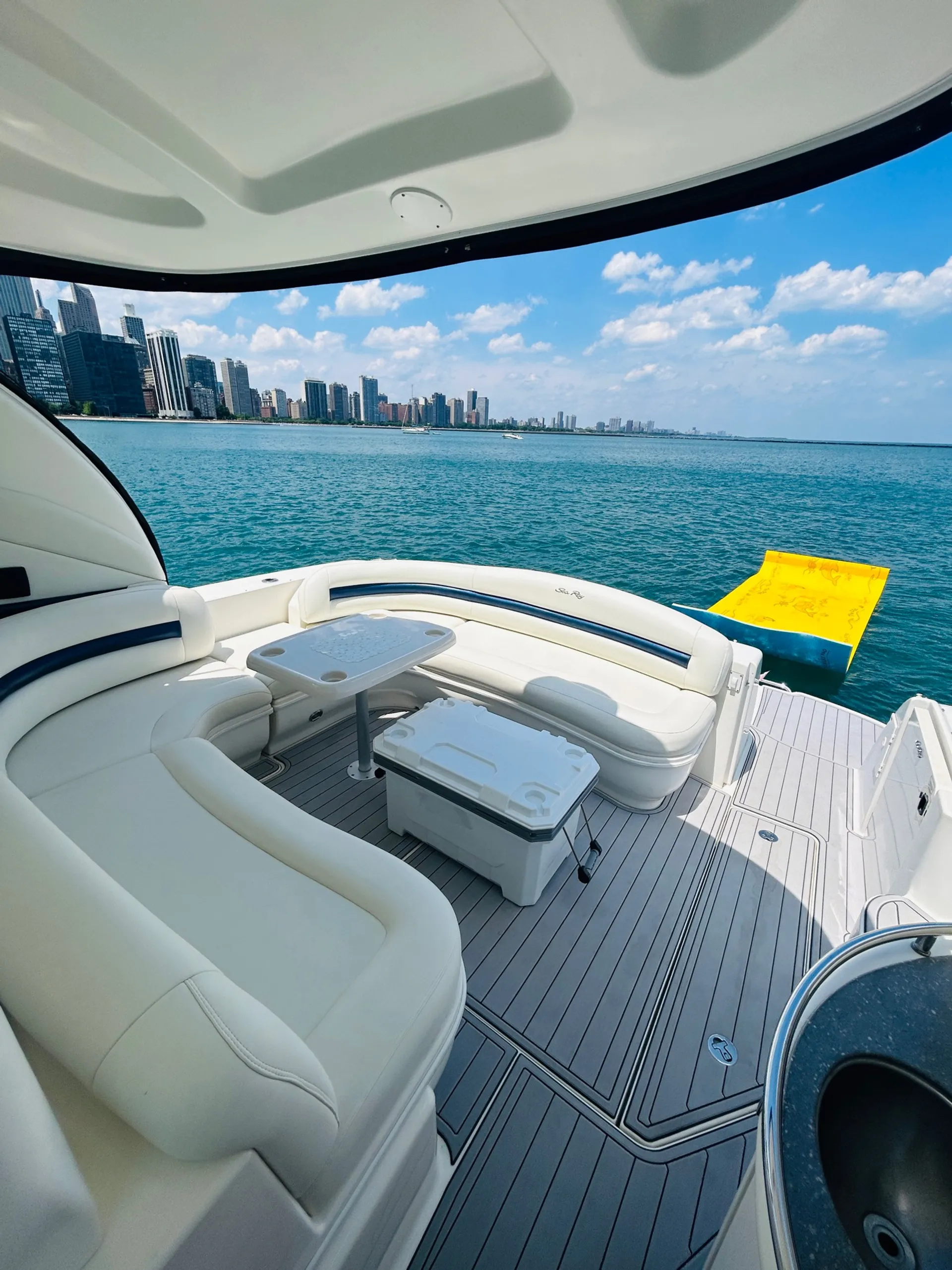 Beautiful 45’ Sea Ray Yacht 