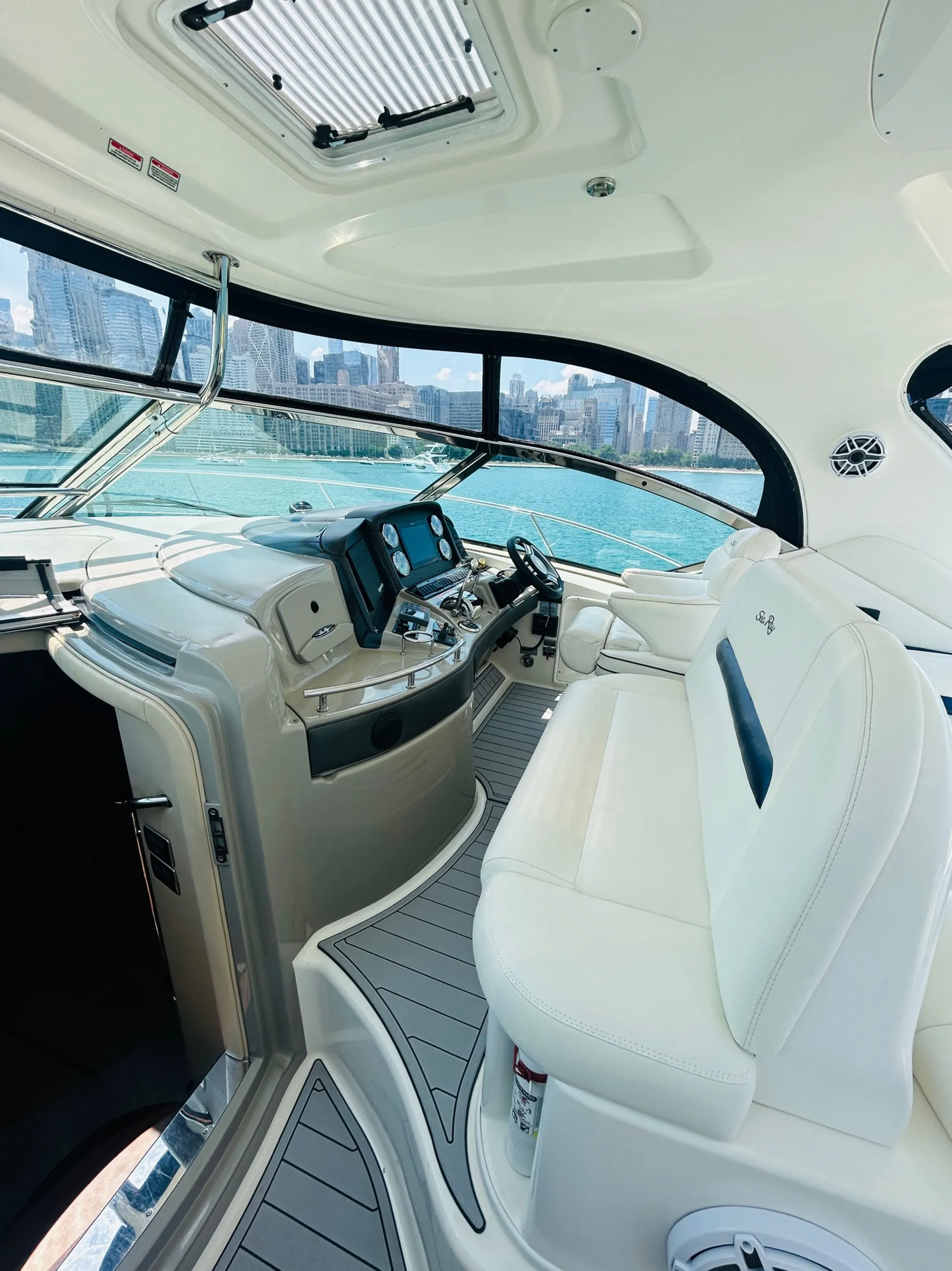 Beautiful 45’ Sea Ray Yacht 