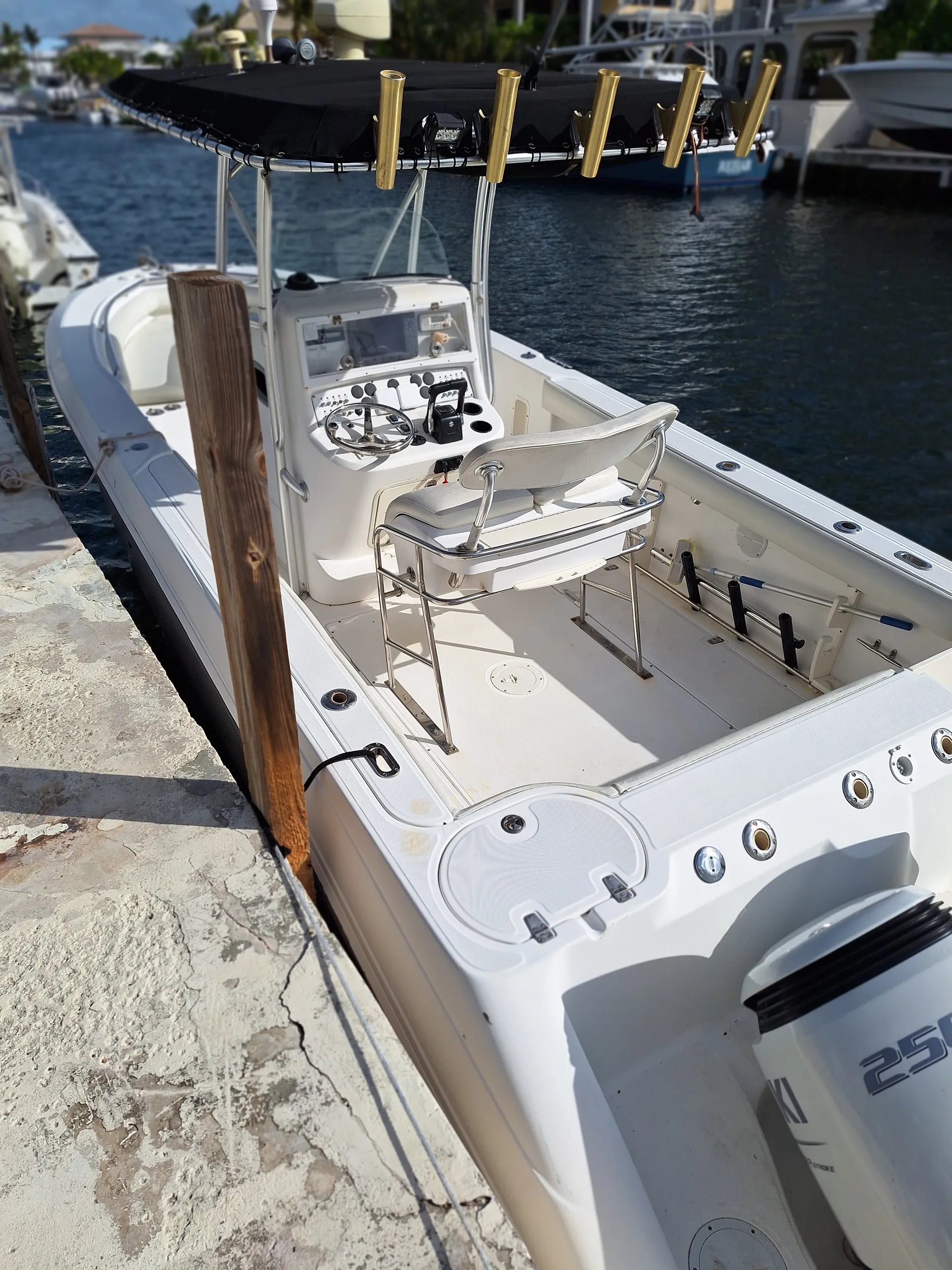 27' Outrage in Key Largo, FL - Ready to Dive or Fish