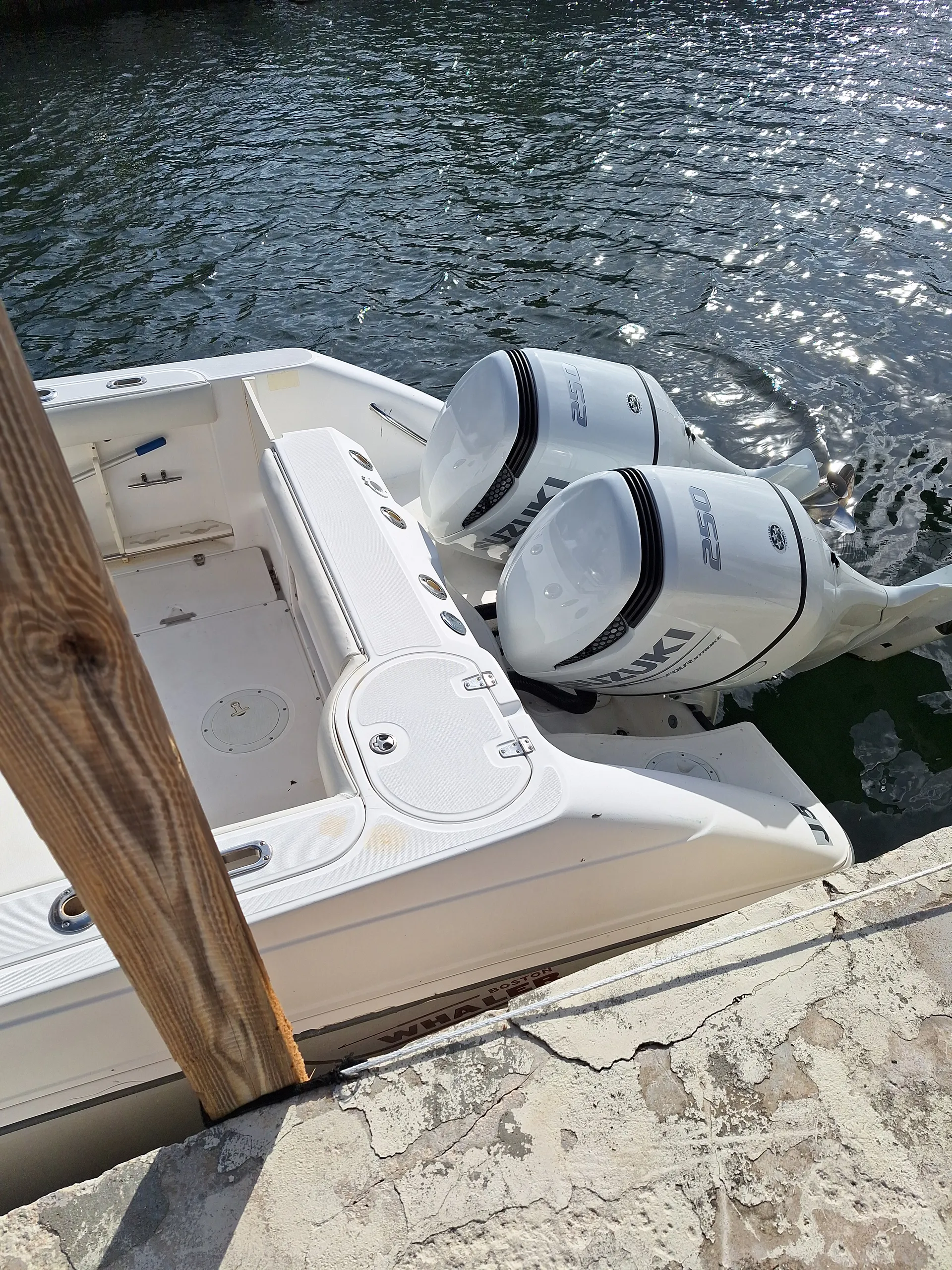 27' Outrage in Key Largo, FL - Ready to Dive or Fish