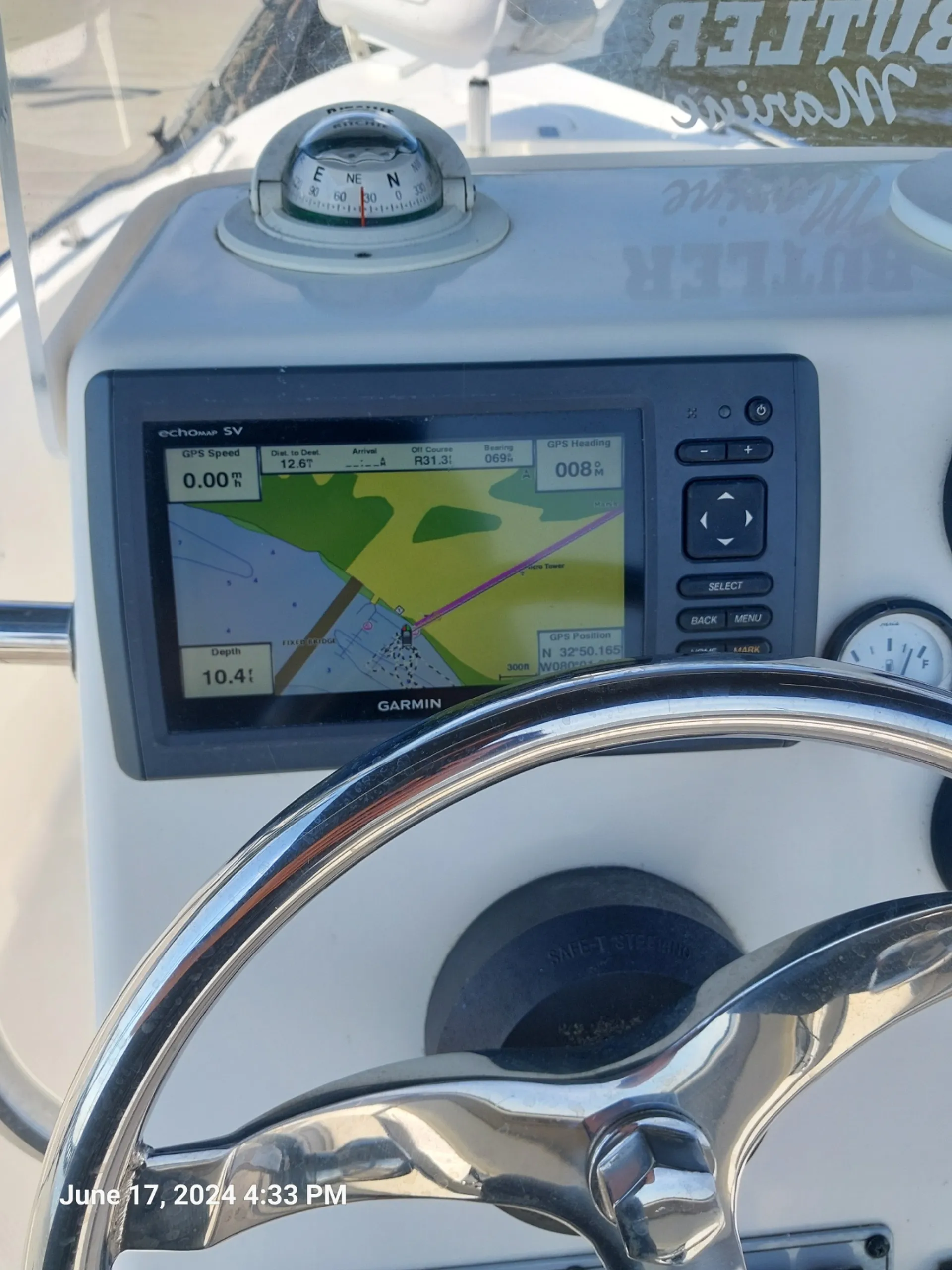 17 ft Key West. Cruise and relax or get your fish on! 