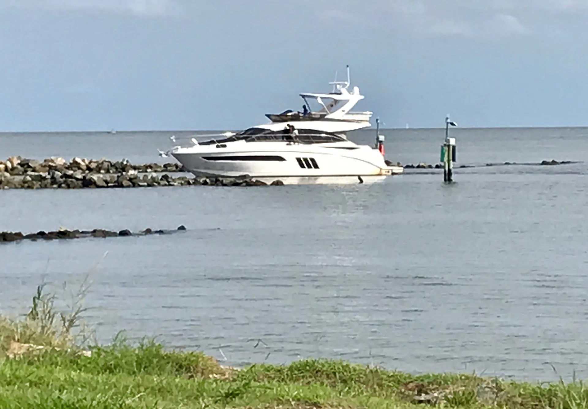 Luxurious 51’ Flybridge Yacht
