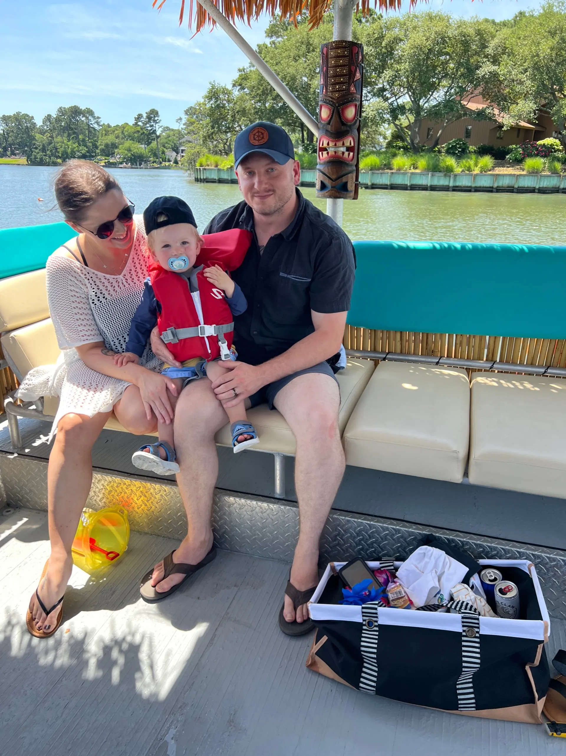 Comfortable Tiki boat!! FREE gas! BYOB 🎊🎉 1-6 passengers 