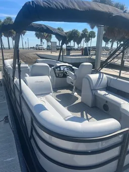 2023 Bentley Legacy Navigator 24 Feet 250hp