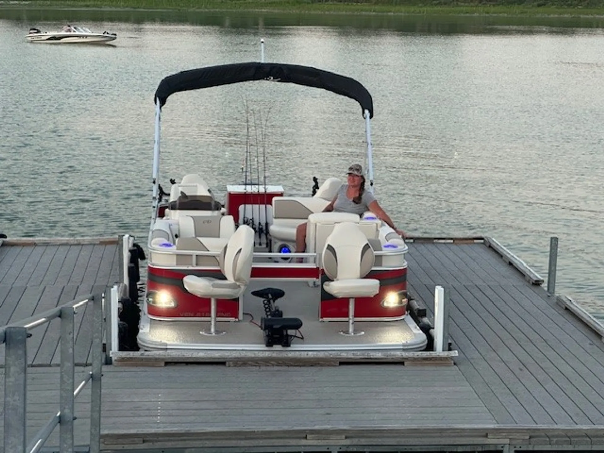 AVALON PONTOONS VENTURE CRUISE BOW FISH 2180 BF in Junction City, KS — photo 4