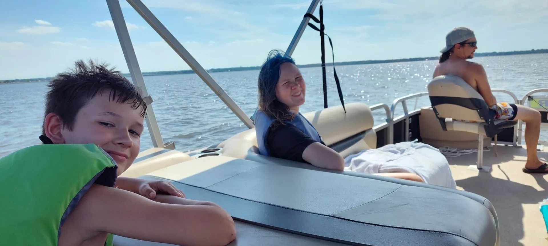 We Bring The Boat To You Anywhere On Cedar Creek Lake or Lake Athens