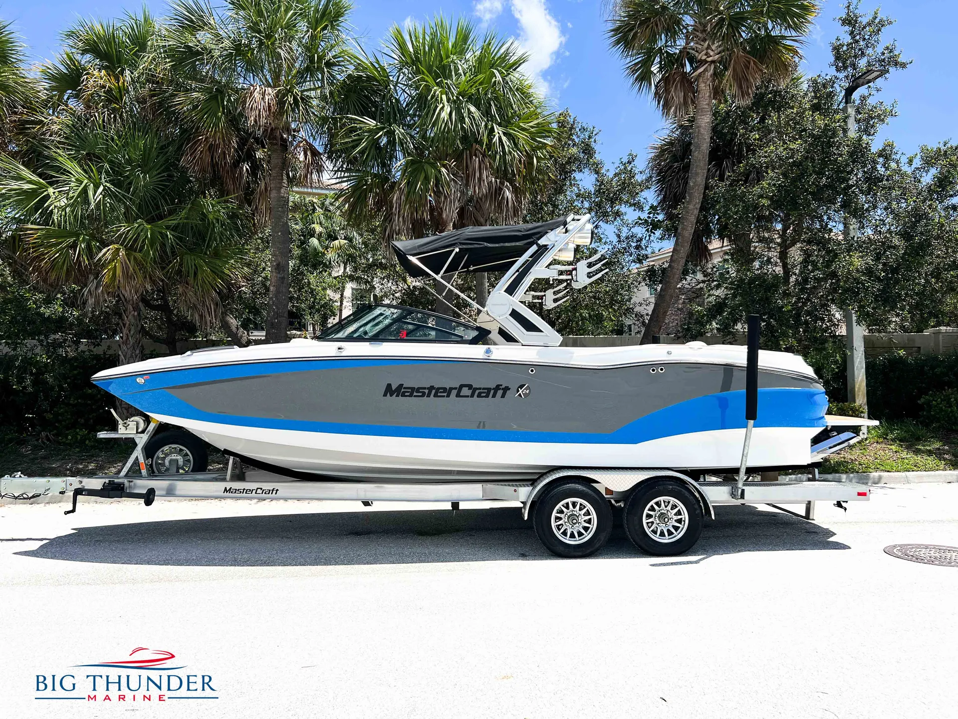 2023 Mastercraft X24 loaded surf wake boat - for your next lake trip!