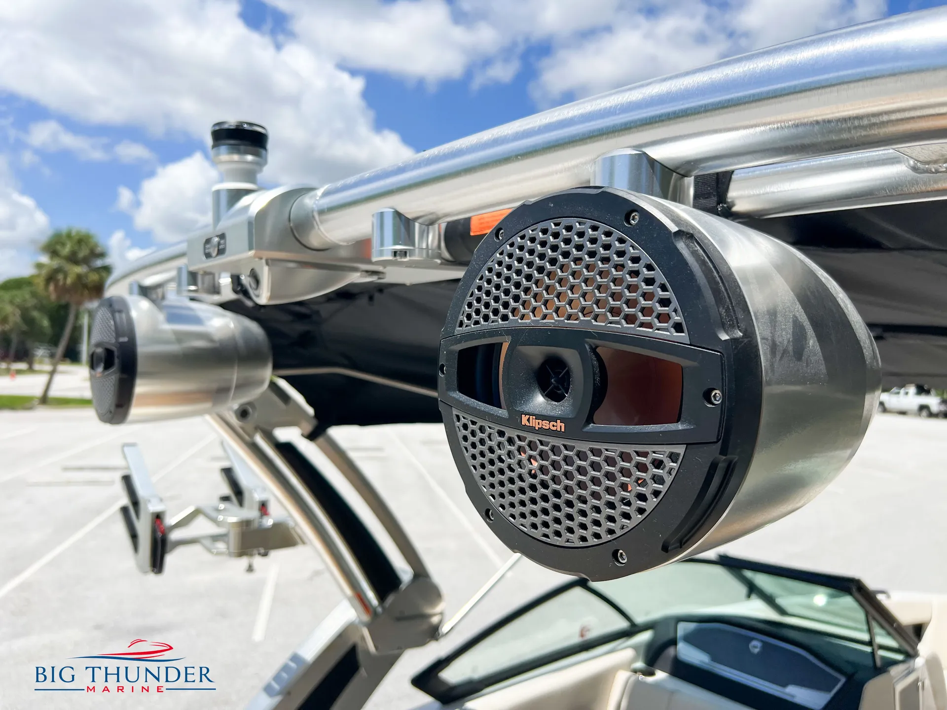 2023 Mastercraft X24 loaded surf wake boat - for your next lake trip!