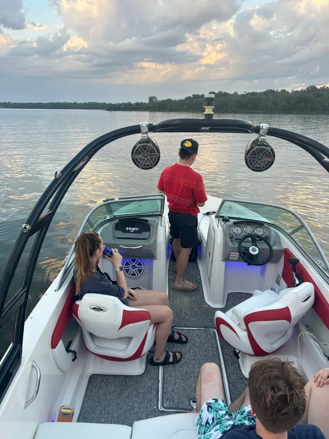 Rent a Chaparral Boats ski and wakeboard in Shawnee, KS near me