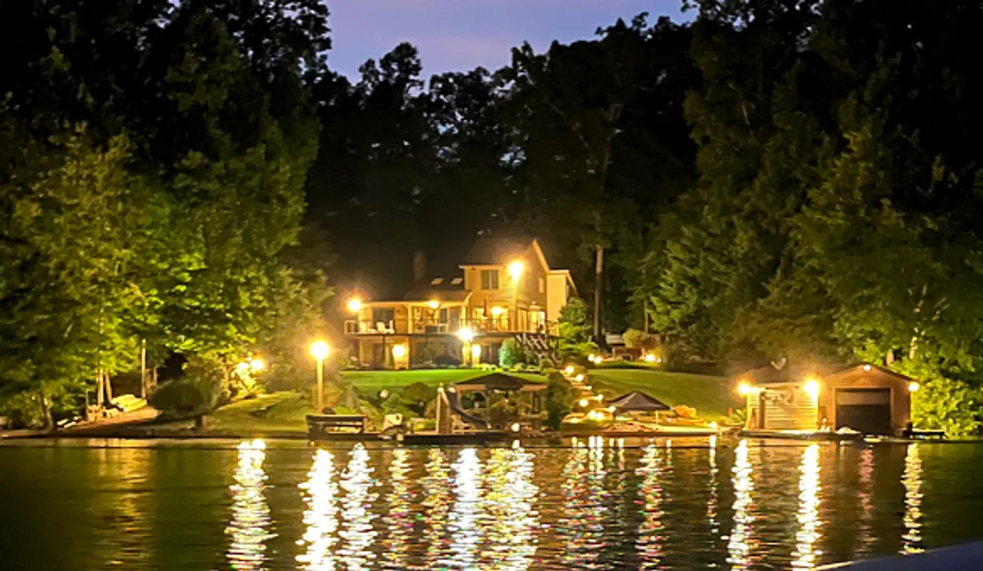 Spacious 24ft 115HP 4 Stroke Pontoon Boat, 12 People, Private Side