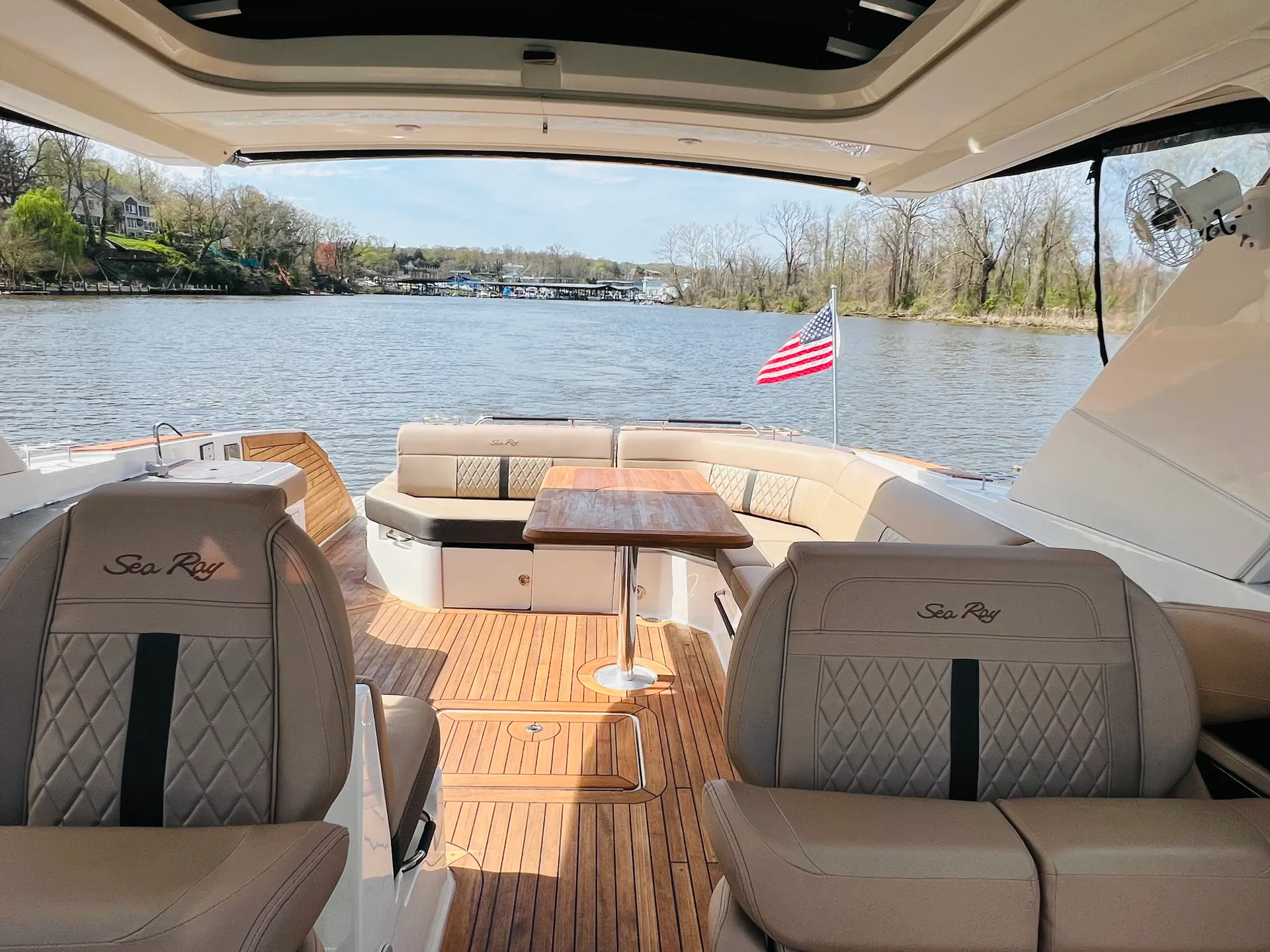 Want to entertain?... Welcome aboard "The Entertainer"! 40' Sea Ray