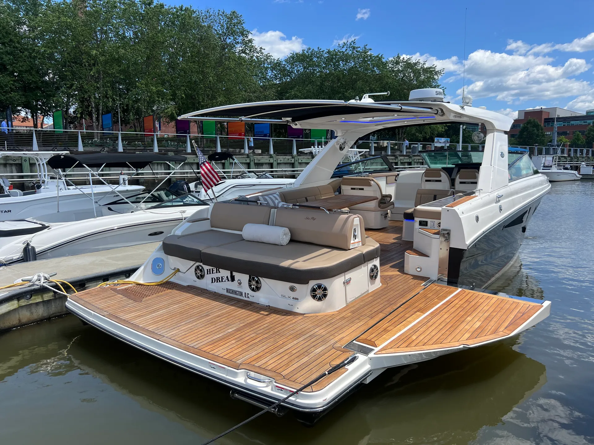 Want to entertain?... Welcome aboard "The Entertainer"! 40' Sea Ray